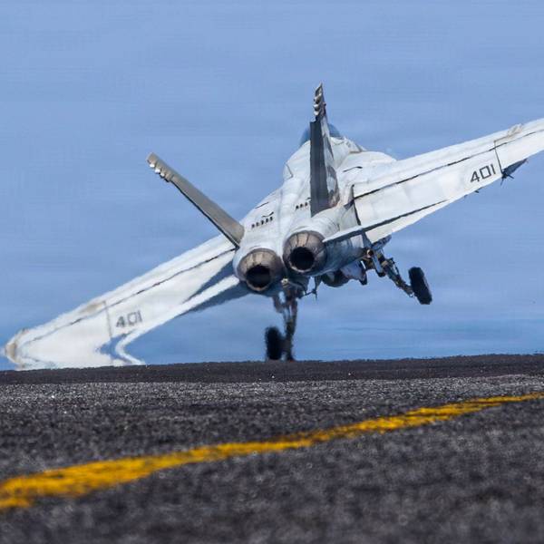 Dieses vom US Central Command zur Verfügung gestellte Bild zeigt eine F/A-18E Super Hornet, die von der USS Abraham Lincoln (CVN 72). (Symbolfoto)
