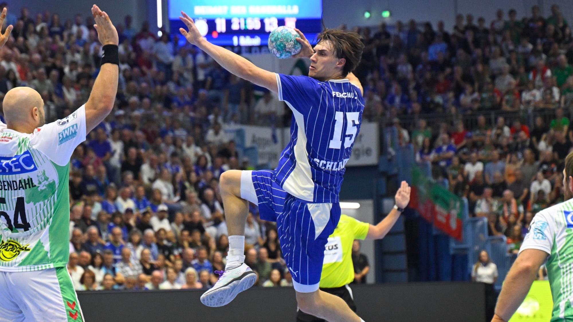 Handballer Miro Schluroff in einer Angriffssituation.