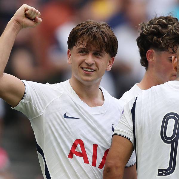 Mikey Moore (Tottenham Hotspur) jubelt nach einem Torerfolg.