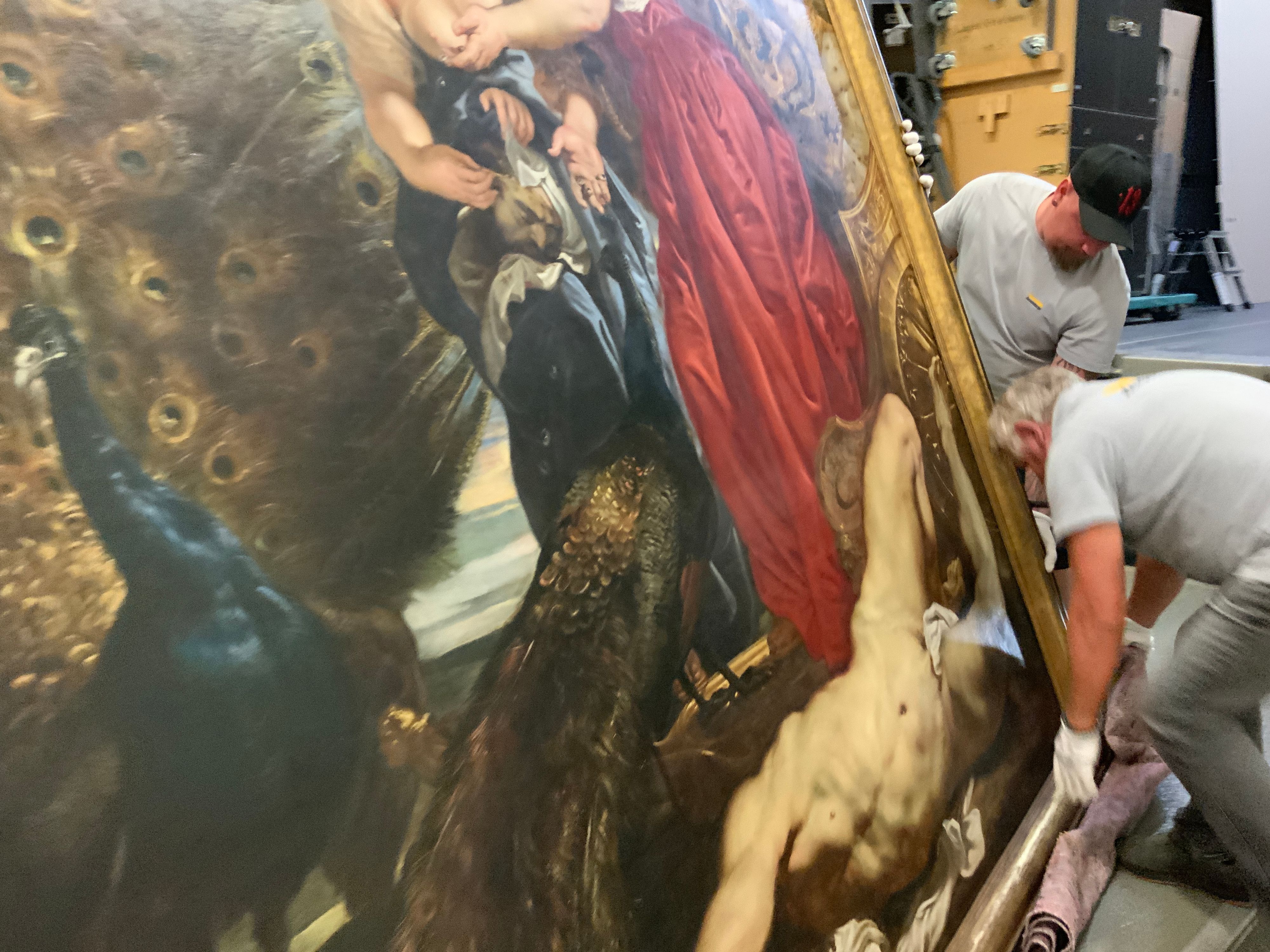 Das riesige Werk „Juno und Argus“ von Rubens musste von sechs Kunstpackern transportiert werden.