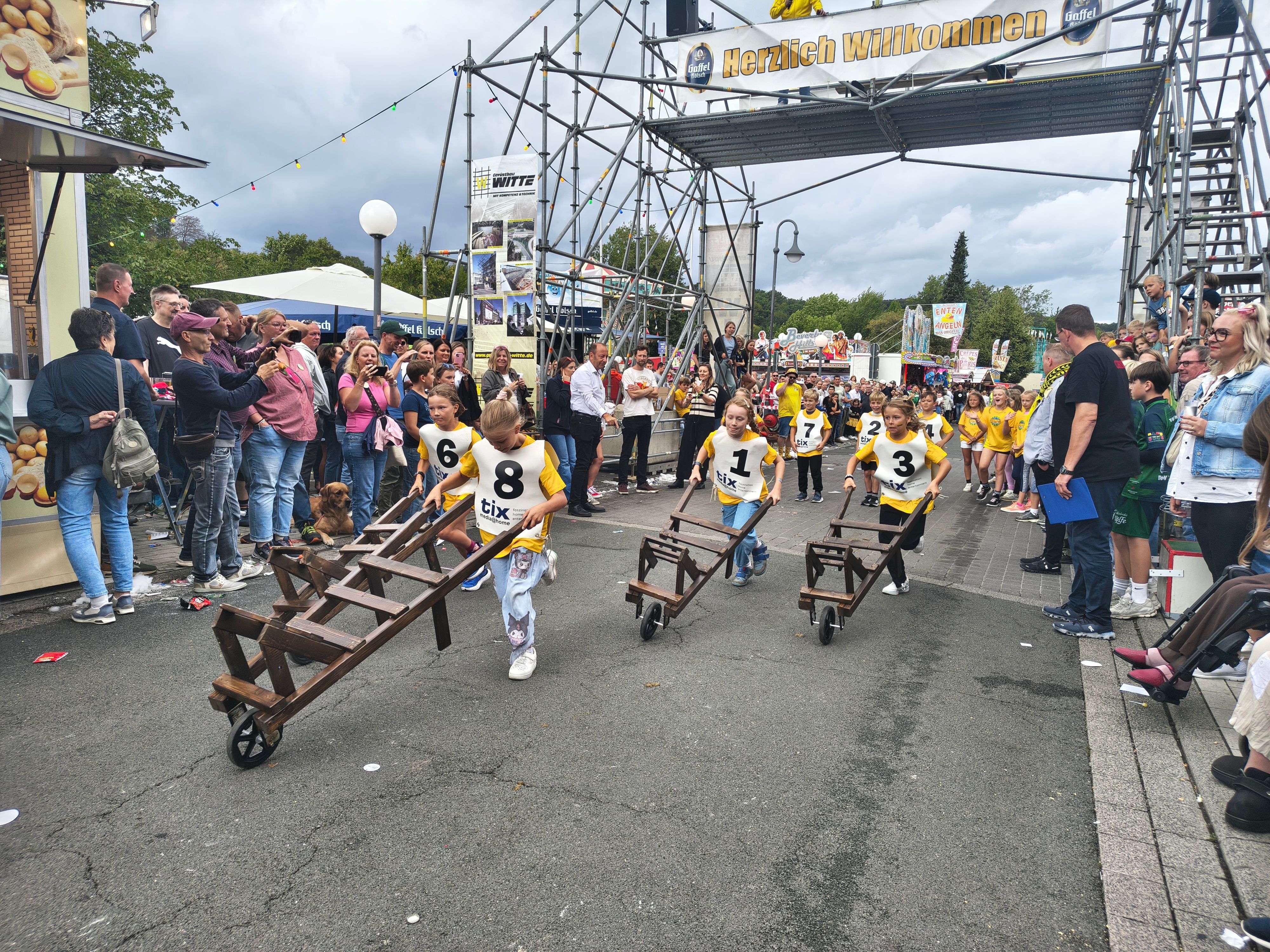 Wahlscheider Kirmes 2026: Korsofahrt und Schörreskarrenrennen