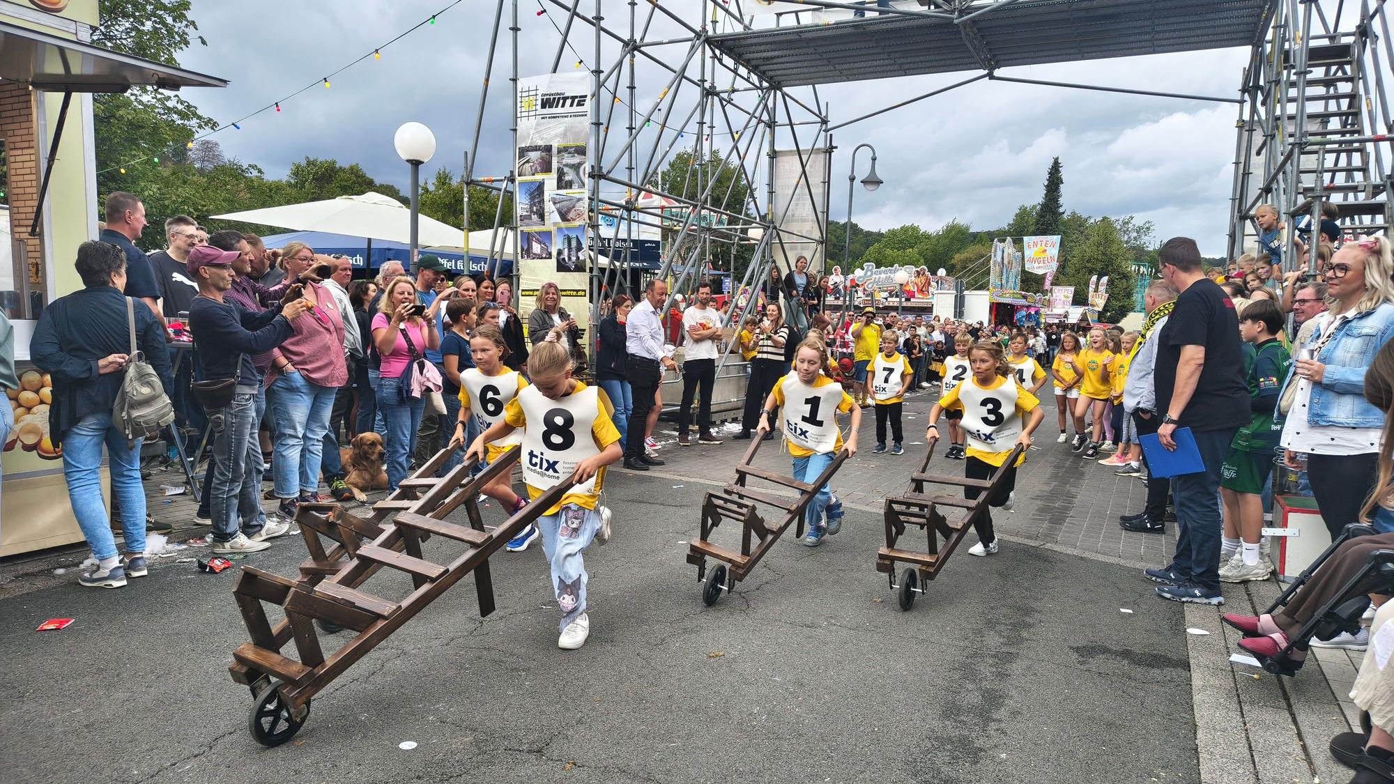 Wahlscheider Kirmes 2026: Korsofahrt und Schörreskarrenrennen