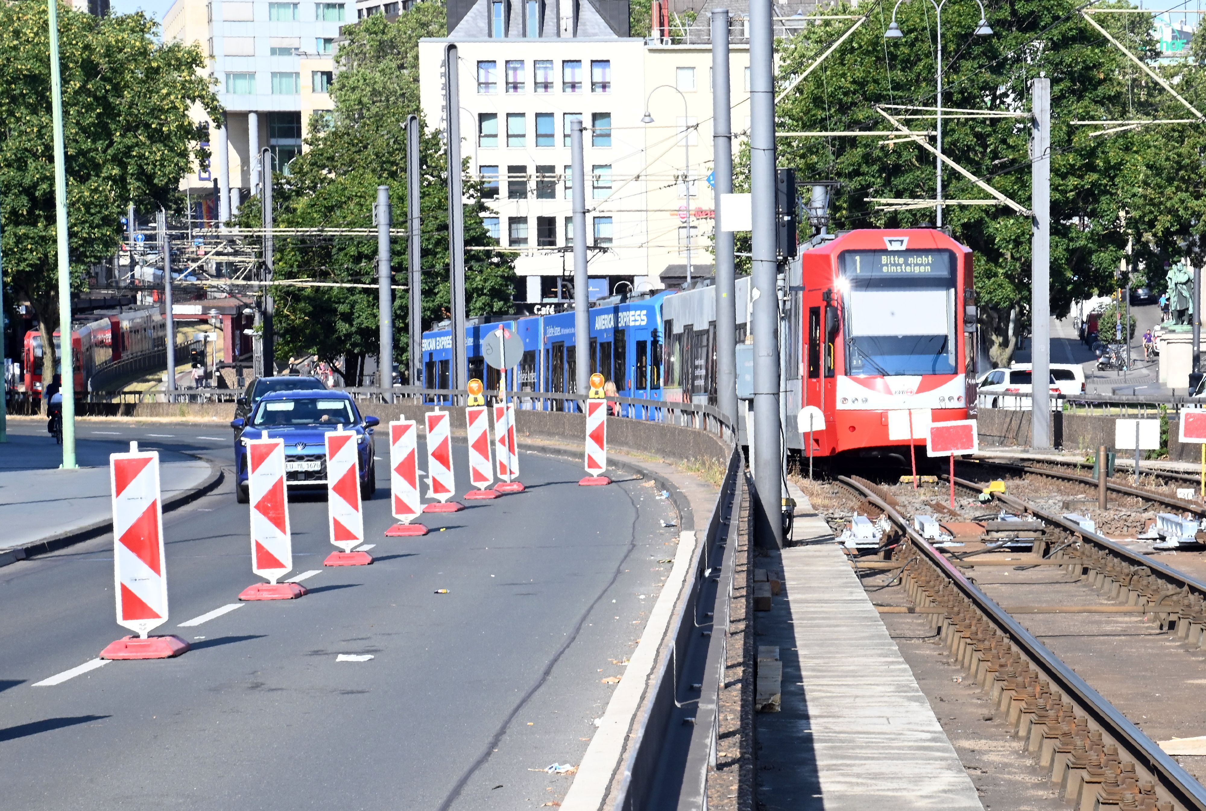 Seit Ende Juni war die Deutzer Brücke für die KVB-Stadtbahnen gesperrt.