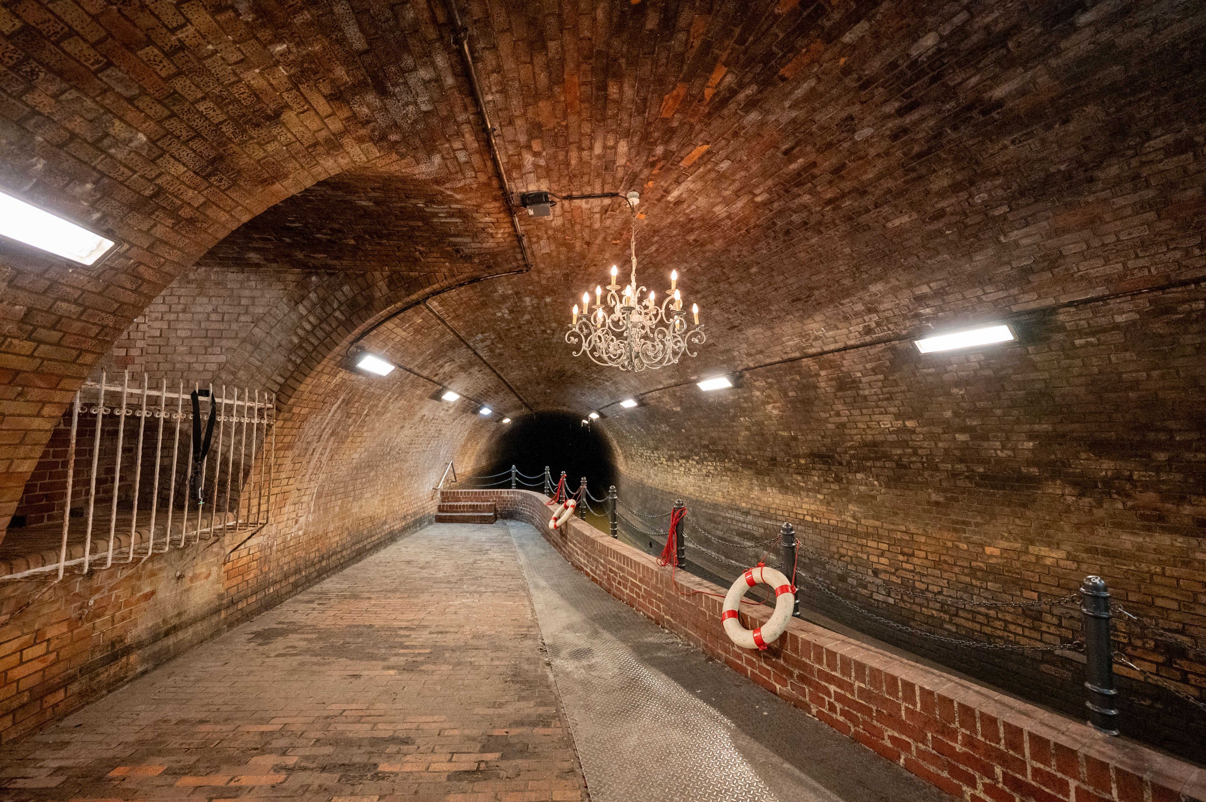 Der sogenannte Kronleuchtersaal befindet sich in einem Abwasserkanal aus den 1880er-Jahren.