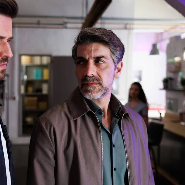 Paco (Milos Vukovic, links) und Ferhat (Harun Yildirim) sind derzeit noch bei „Unter uns“ zu sehen. RTL stellt die Produktion der Serie nun jedoch ein. (Bild: RTL / Sebastian Meyer )