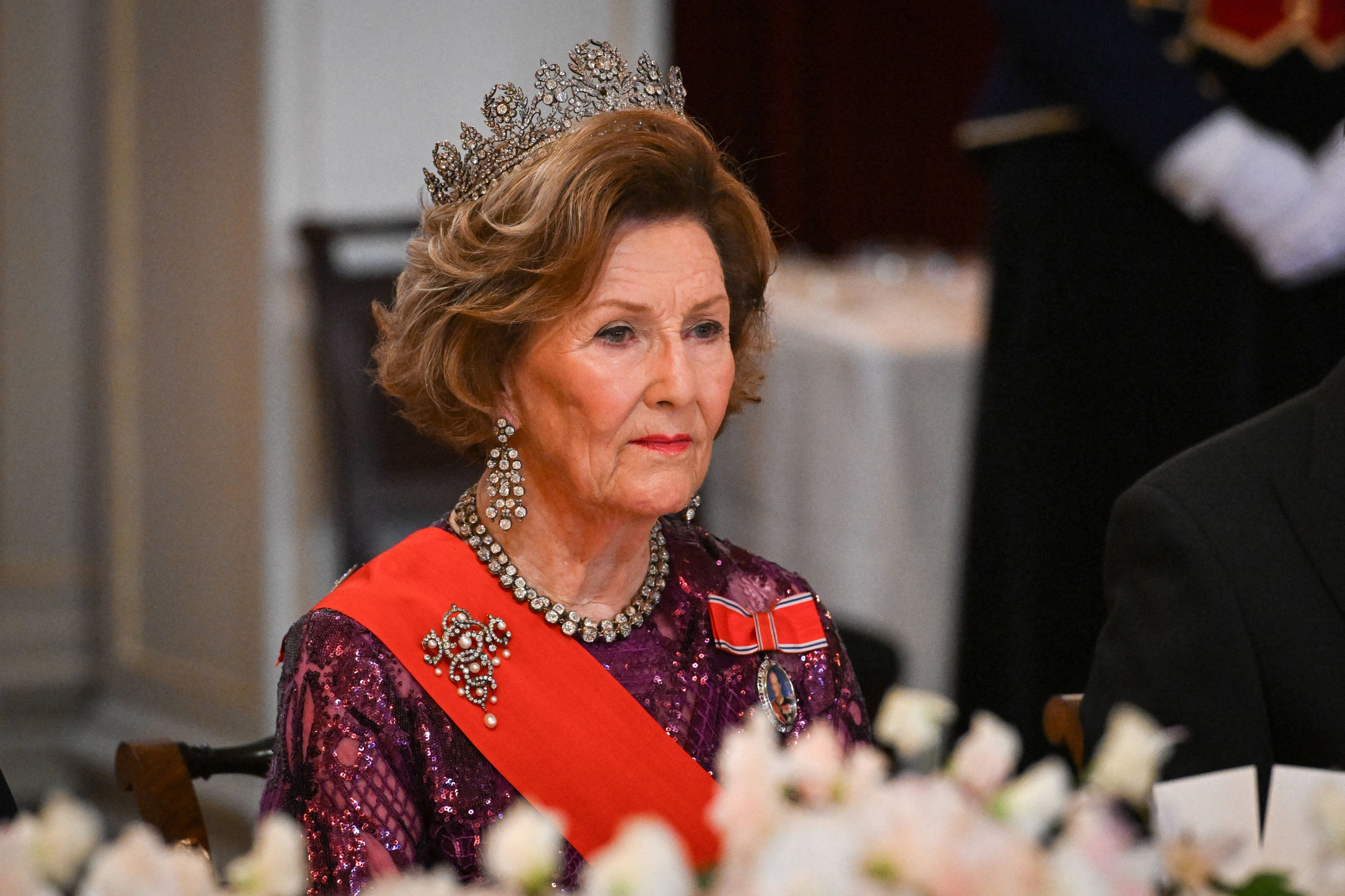 President Macron s Official Visit To Norway - Gala Dinner Queen Sonja of Norway during the gala dinner at the Royal Palace in Oslo on June 23, 2025, as part of the presidential state visit to Norway. Photo by Abdullah Firas/ABACAPRESS.COM Oslo Norway PUBLICATIONxNOTxINxFRAxUK Copyright: xAbdullahxFiras/ABACAx