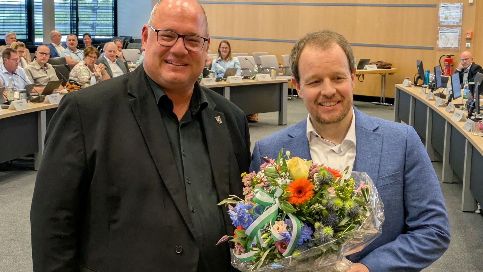 Stefan Hebbel mit dem designierten neuen Kämmerer Sascha Inderwisch