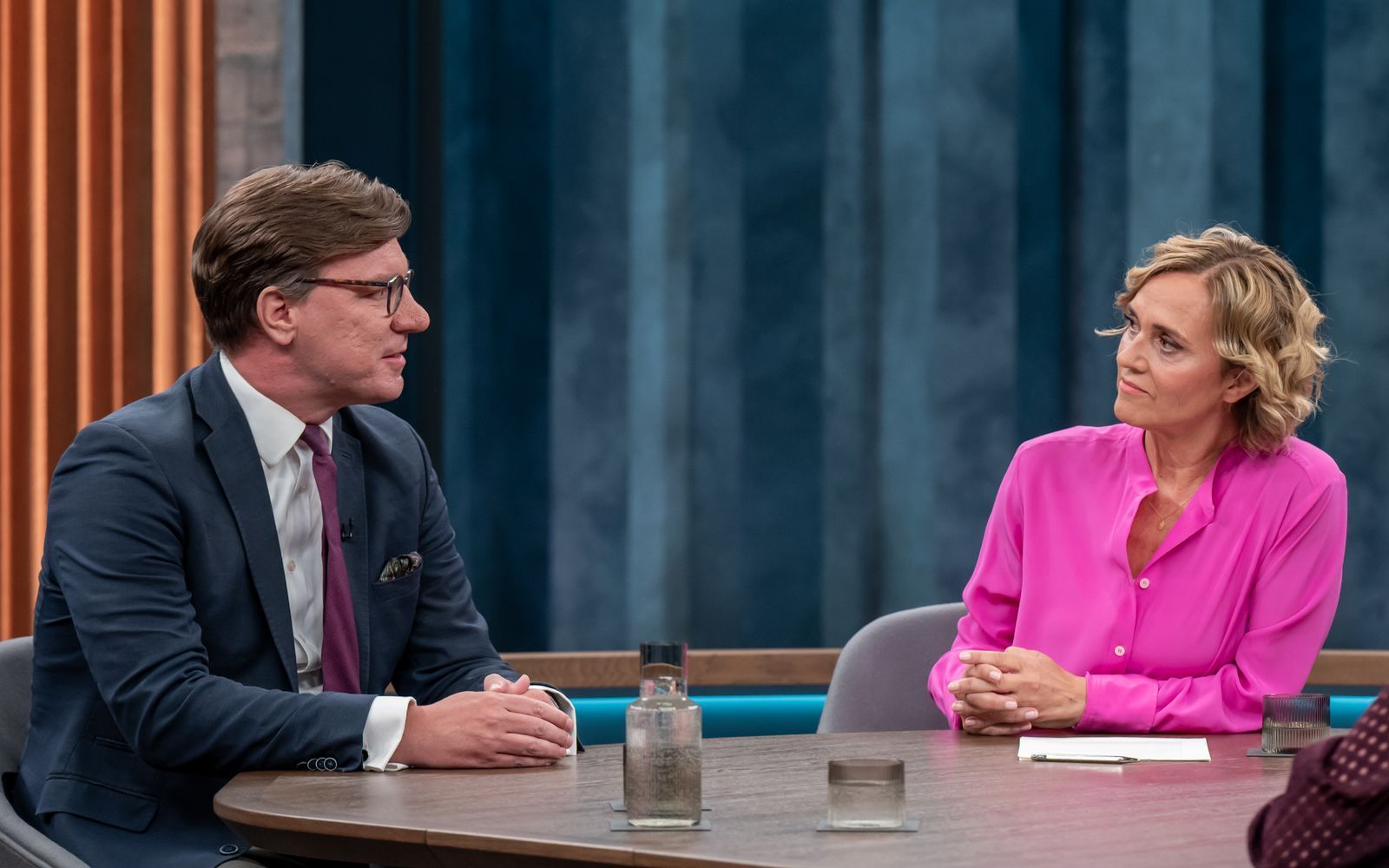 Risikoanalyst Nico Lange warnte bei Caren Miosga vor der hybriden Kriegführung Russlands. (Bild: NDR/Thomas Ernst)