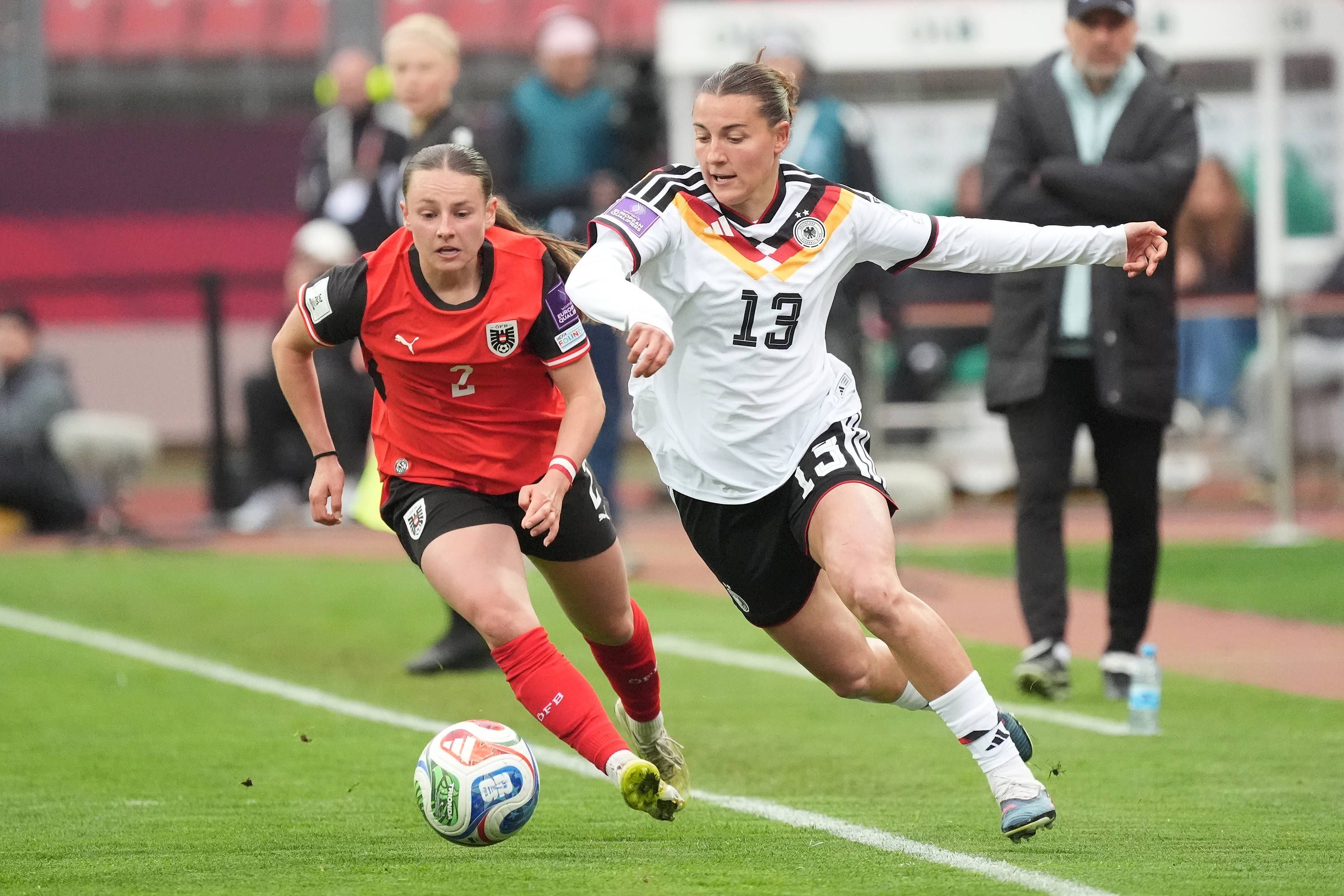 Carlotta Wamser Deutschland zieht an Chiara D Angelo Österreich vorbei - Nürnberg 14.04.2026: Deutschland vs. Österreich, Max-Morlock-Stadion, Womens WM Qualifikation *** Carlotta Wamser Germany passes Chiara D Angelo Austria Nuremberg 14 04 2026 Germany vs Austria, Max Morlock Stadium, Womens World Cup Qualification