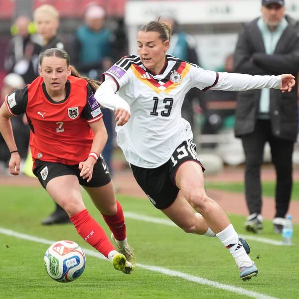 Carlotta Wamser Deutschland zieht an Chiara D Angelo Österreich vorbei - Nürnberg 14.04.2026: Deutschland vs. Österreich, Max-Morlock-Stadion, Womens WM Qualifikation *** Carlotta Wamser Germany passes Chiara D Angelo Austria Nuremberg 14 04 2026 Germany vs Austria, Max Morlock Stadium, Womens World Cup Qualification