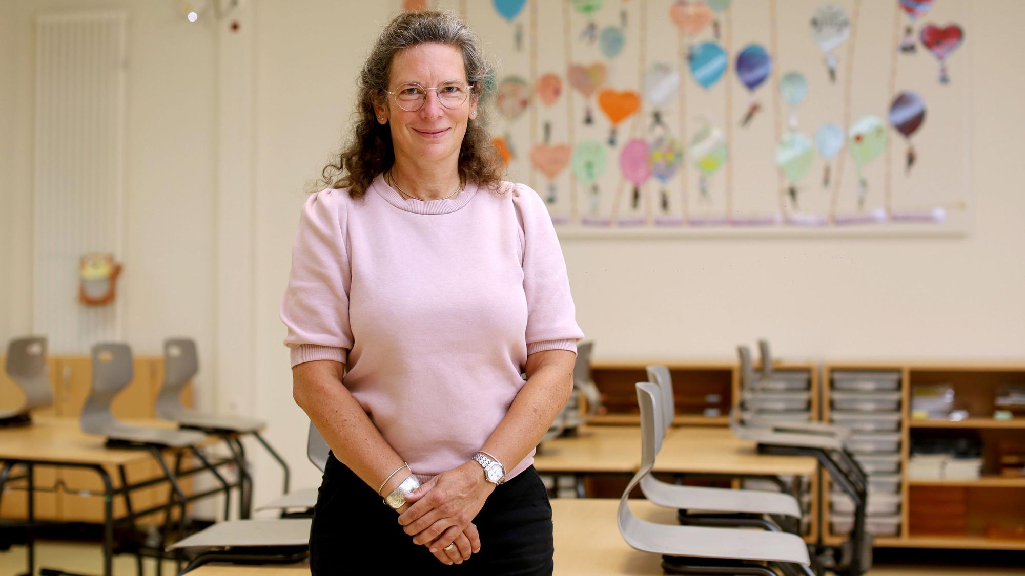 28.08.2026, Köln: #Schulstart Vera Faust ist Sonderpädagogin an der GGS Friedrich List in Porz - von ihr bräuchten wir bitte ein Foto im Schulumfeld. Foto: Arton Krasniqi