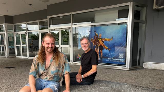 Bastian Röstel und Georg Thomanek (v.l.) sind die neuen Dramaturgen der Stadt Leverkusen.