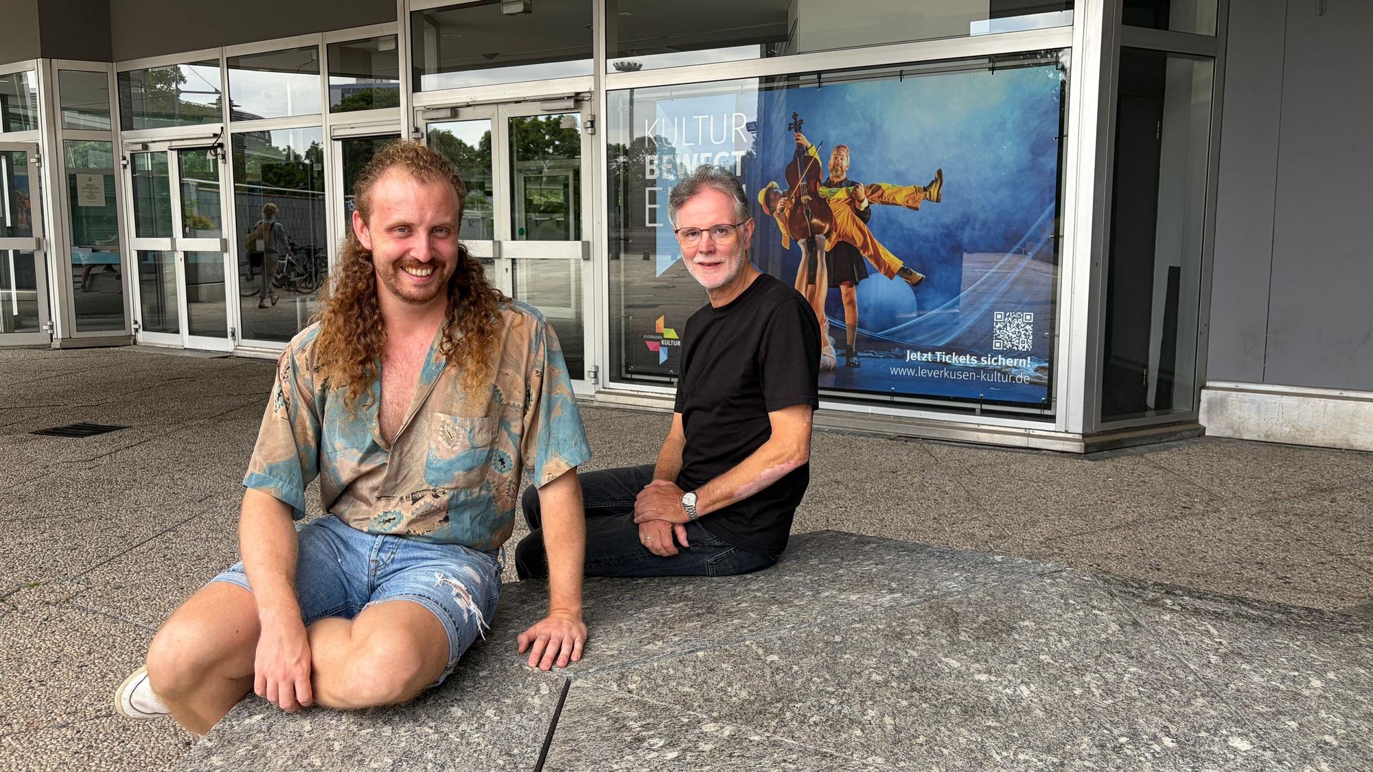 Bastian Röstel und Georg Thomanek (v.l.) sind die neuen Dramaturgen der Stadt Leverkusen.