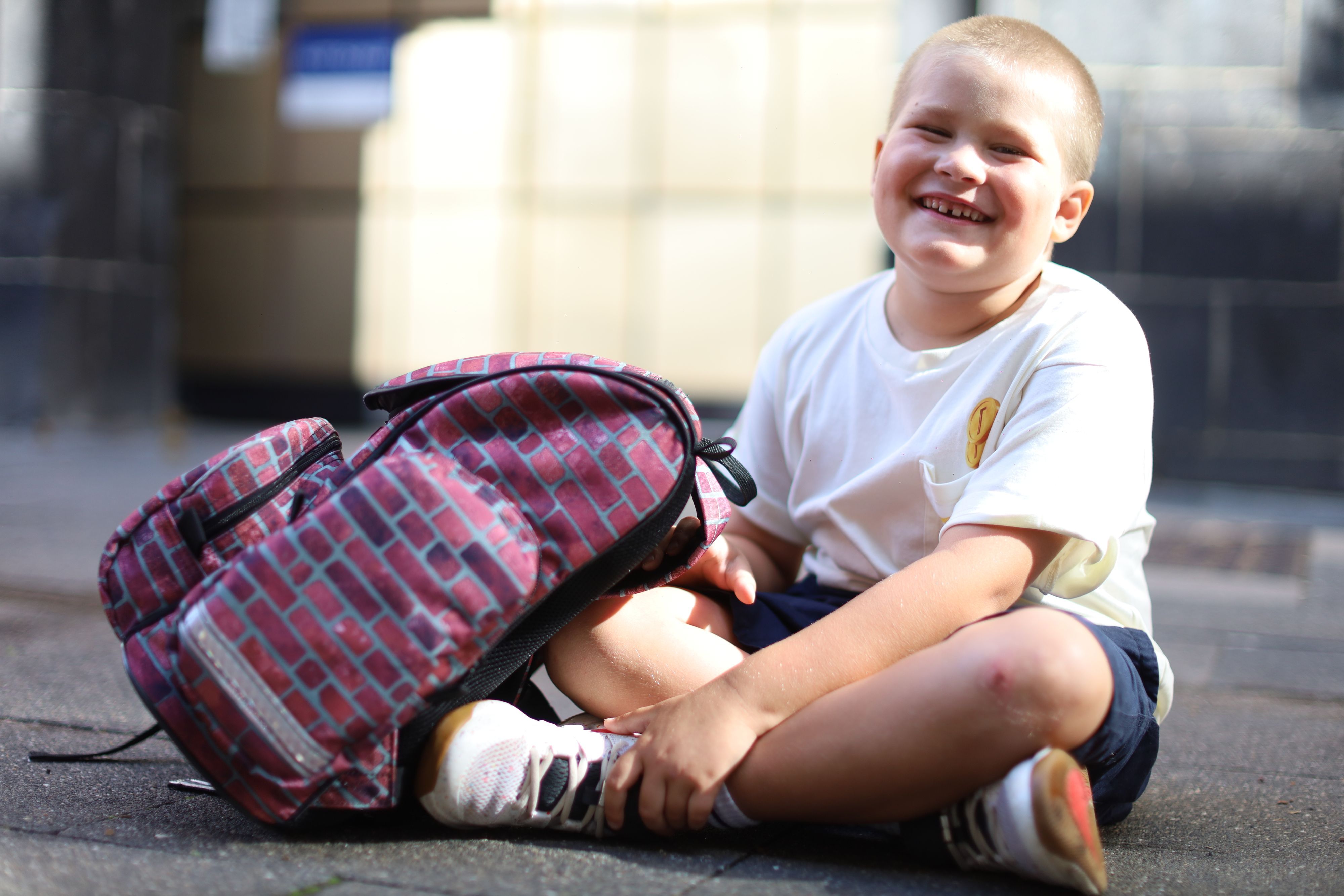 28.08.2026, Köln: i-Dötzchen: Am Mittwoch ist für Kuba Charls Lorenz (6) der erste Schultag in der Gemeinschaftsgrundschule Balthasarstraße. Foto: Arton Krasniqi