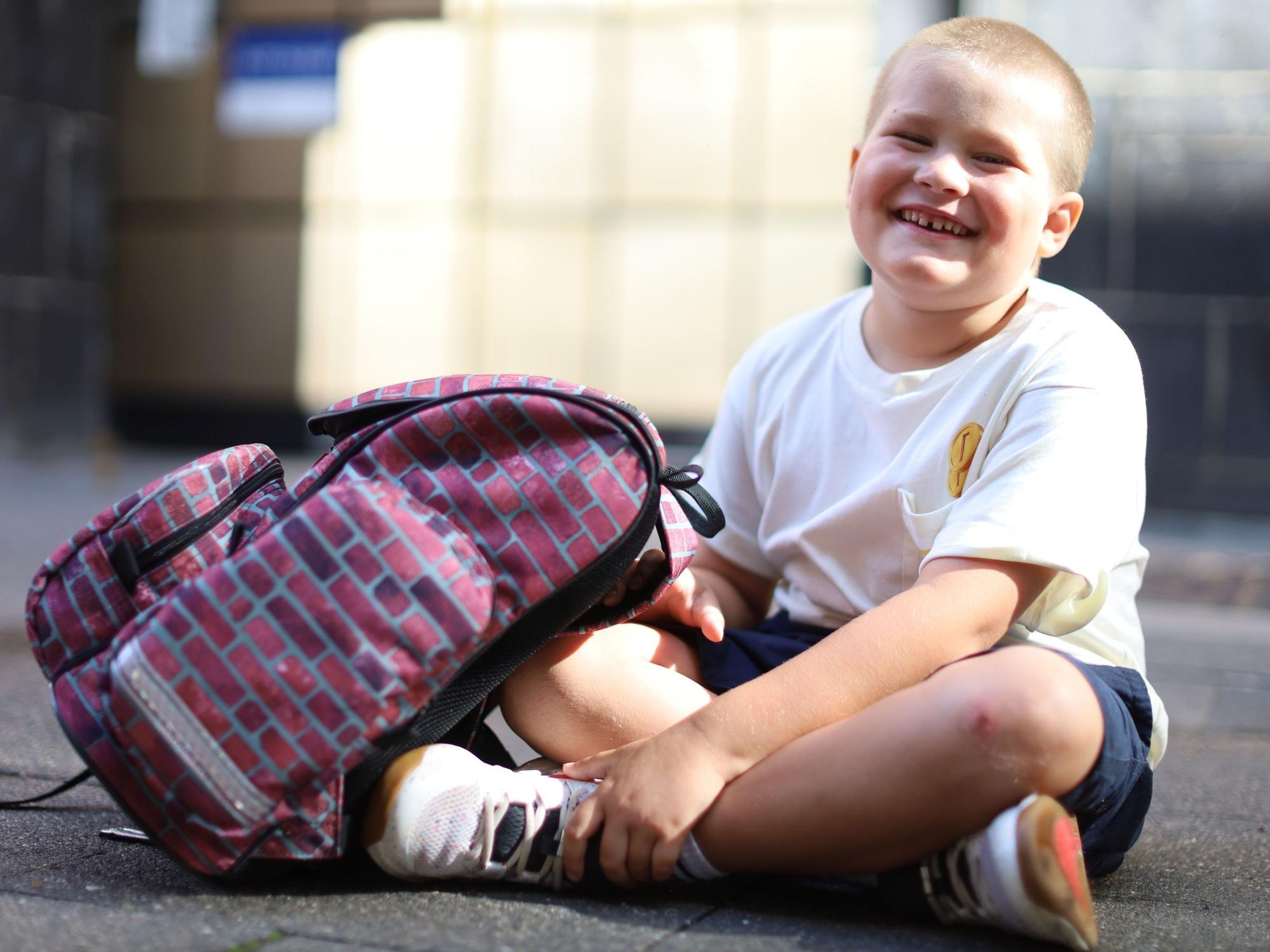 28.08.2026, Köln: i-Dötzchen: Am Mittwoch ist für Kuba Charls Lorenz (6) der erste Schultag in der Gemeinschaftsgrundschule Balthasarstraße. Foto: Arton Krasniqi