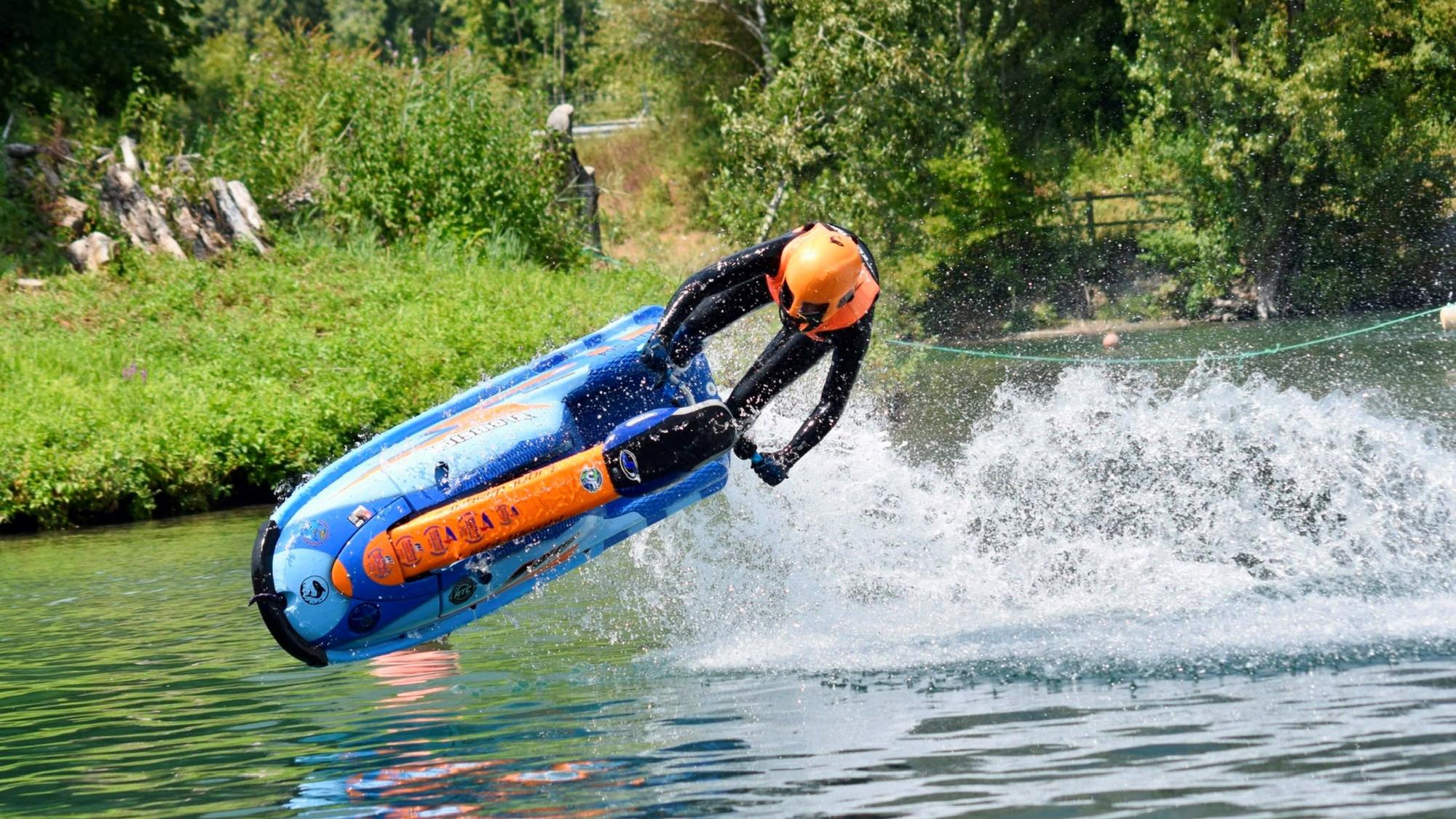 Claire Hartung auf ihrem Jetski.