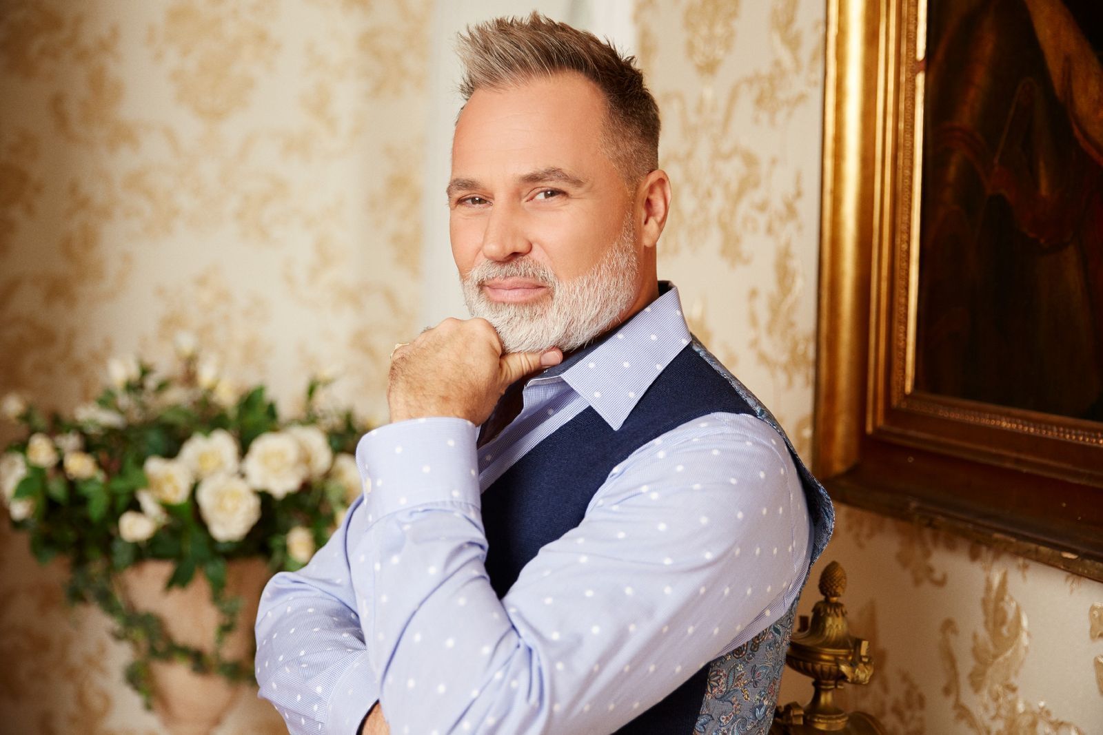 Hochzeitsplaner Frank „Froonck“ Matthée (58) feiert mit „Duell der Hochzeitsprofis“ (ab Sonntag, 6. September, 14.00 Uhr, sechs Folgen wöchentlich im ZDF) nach fünf Jahren Pause sein großes TV-Comeback. (Bild: TVNOW / Arya Shirazi)