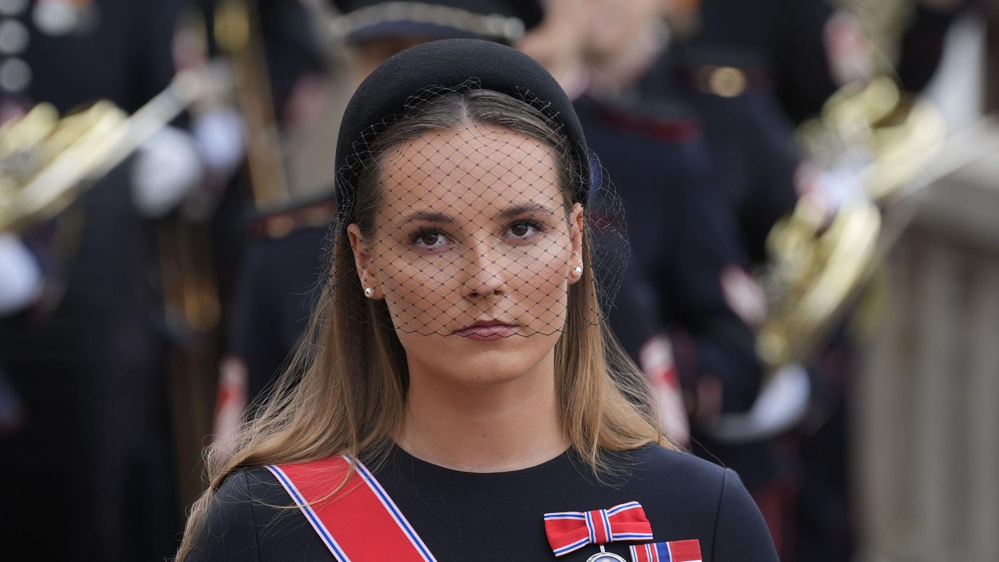Kronprinzessin Ingrid Alexandra trifft im Storting ein, wo König Haakon VIII. gemäß der Verfassung seinen Eid ablegen wird.