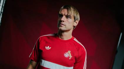 Borna Sosa im Shirt des 1. FC Köln.