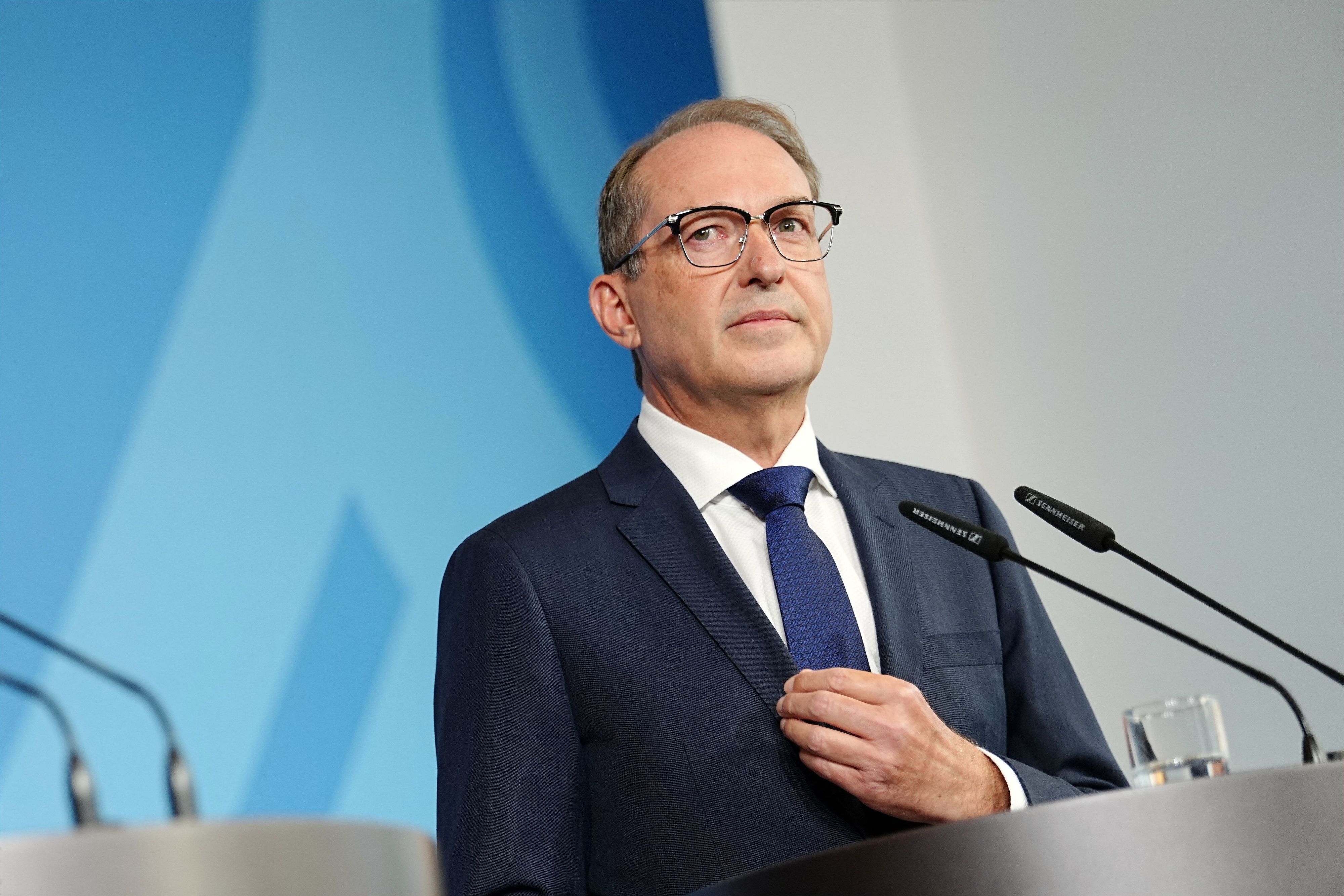 Alexander Dobrindt (CSU), Bundesinnenminister, gibt eine Pressekonferenz zu den Entwicklungen im Fall der am Flughafen Leipzig/Halle gefundenen Sprengstoff-Drohne im Bundesinnenministerium.