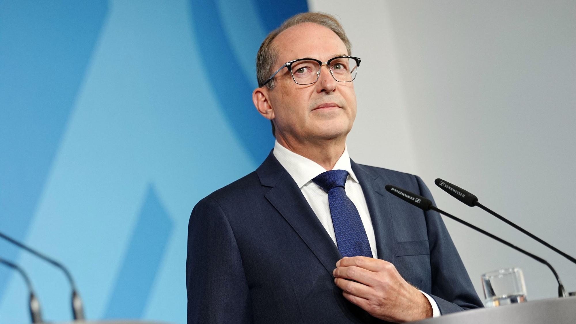 Alexander Dobrindt (CSU), Bundesinnenminister, gibt eine Pressekonferenz zu den Entwicklungen im Fall der am Flughafen Leipzig/Halle gefundenen Sprengstoff-Drohne im Bundesinnenministerium.