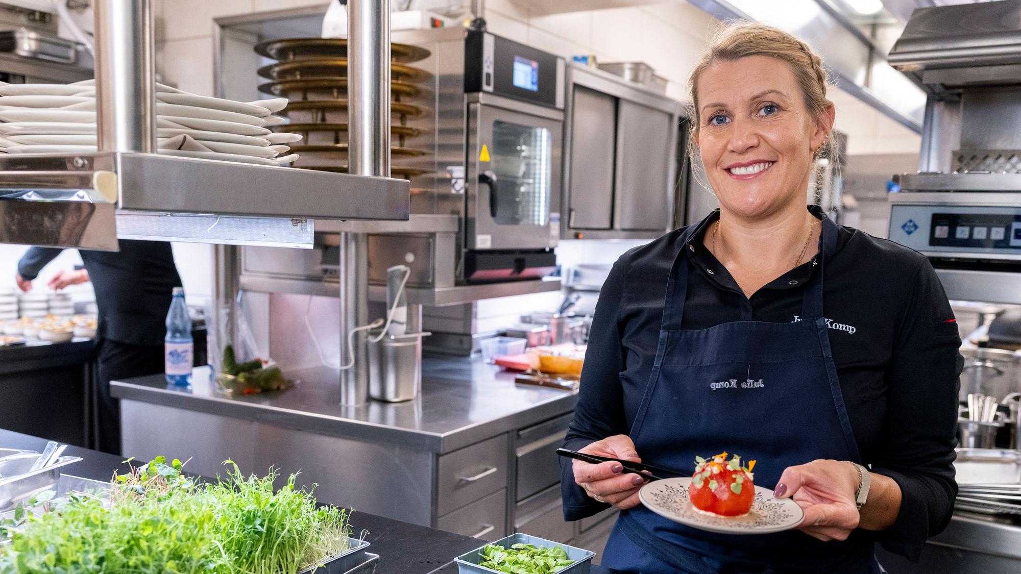 Julia Komp in der Küche ihrer beiden Restaurants.