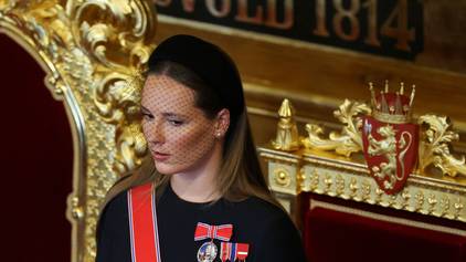Kronprinzessin Ingrid Alexandra während der Vereidigung ihres Vaters König Haakon VIII. im norwegischen Parlament in Oslo.