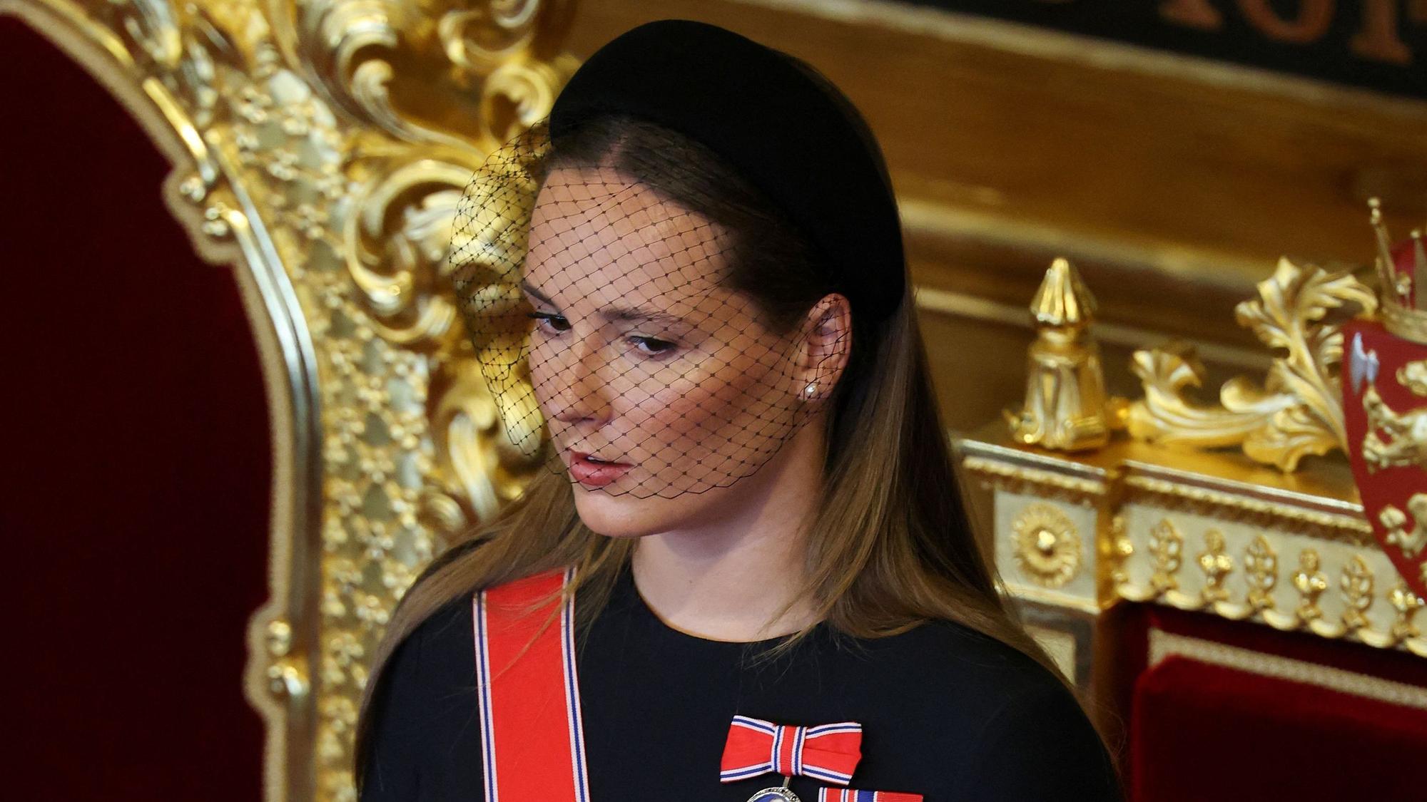 Kronprinzessin Ingrid Alexandra während der Vereidigung ihres Vaters König Haakon VIII. im norwegischen Parlament in Oslo.