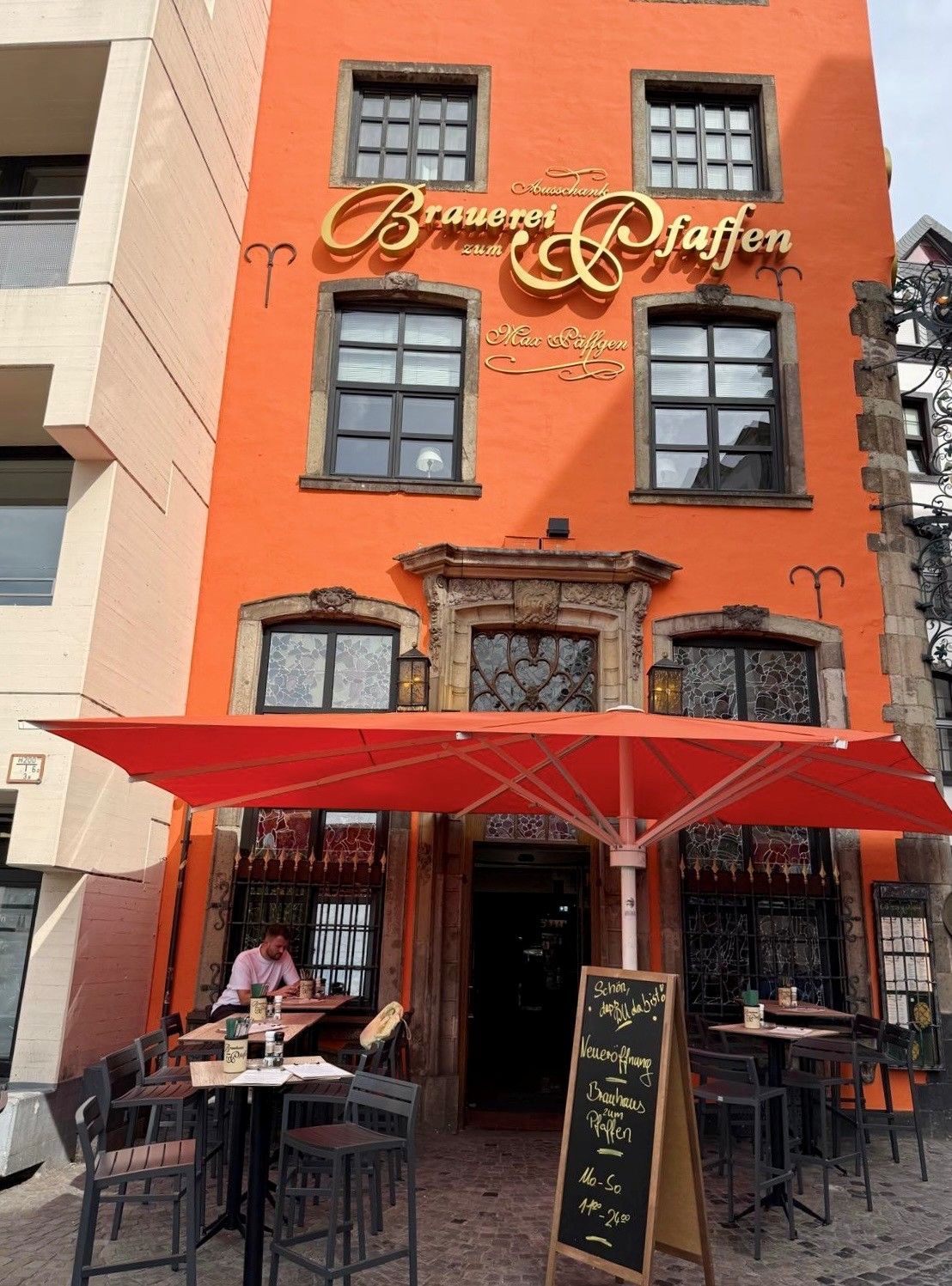Das neu eröffnete Brauhaus zum Pfaffen in der Kölner Altstadt.