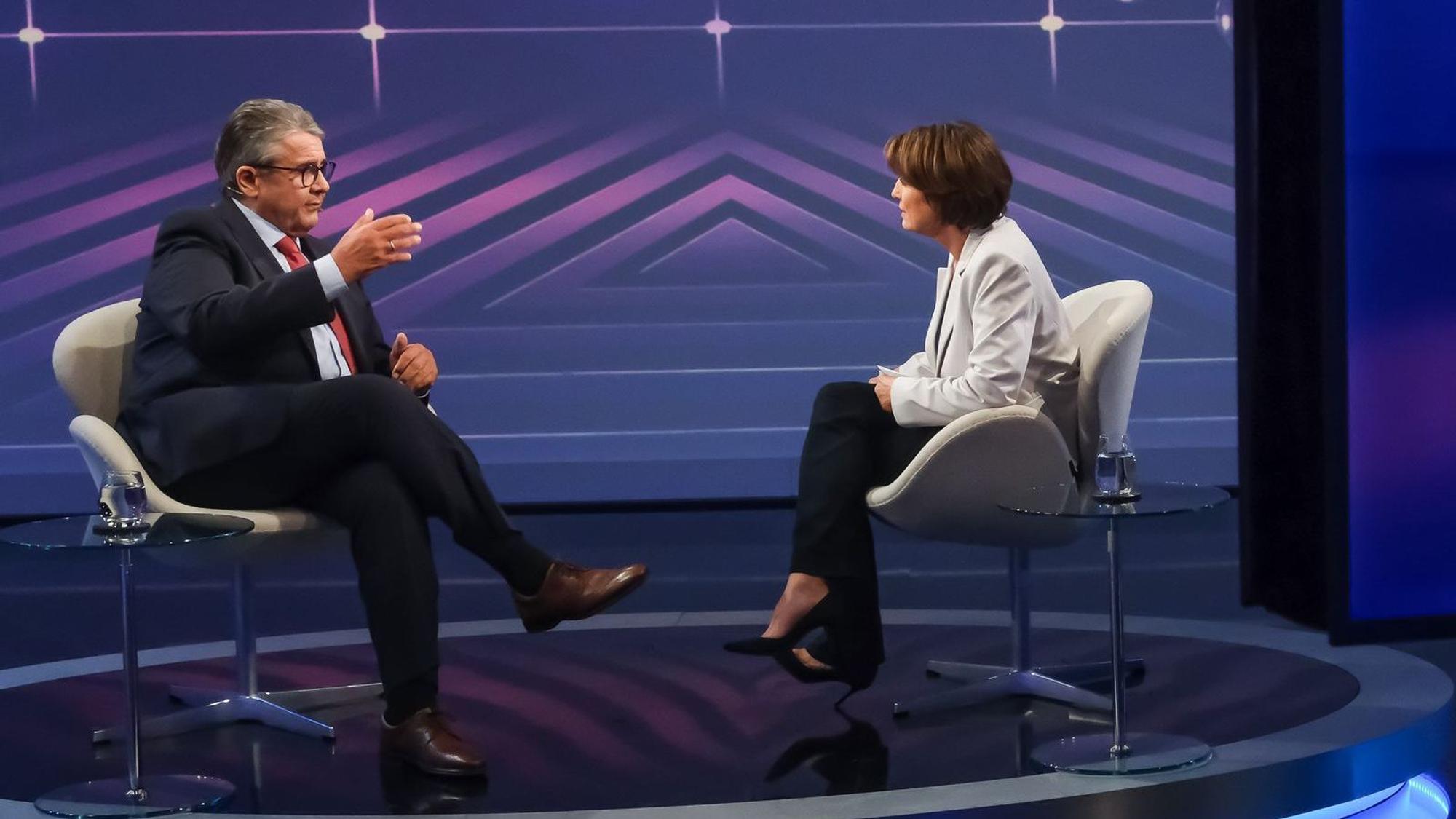 „Es spricht vieles dafür, dass Russland versucht, uns zu destabilisieren“, sagt Sigmar Gabriel bei „Maischberger“. (Bild: WDR/Oliver Ziebe)