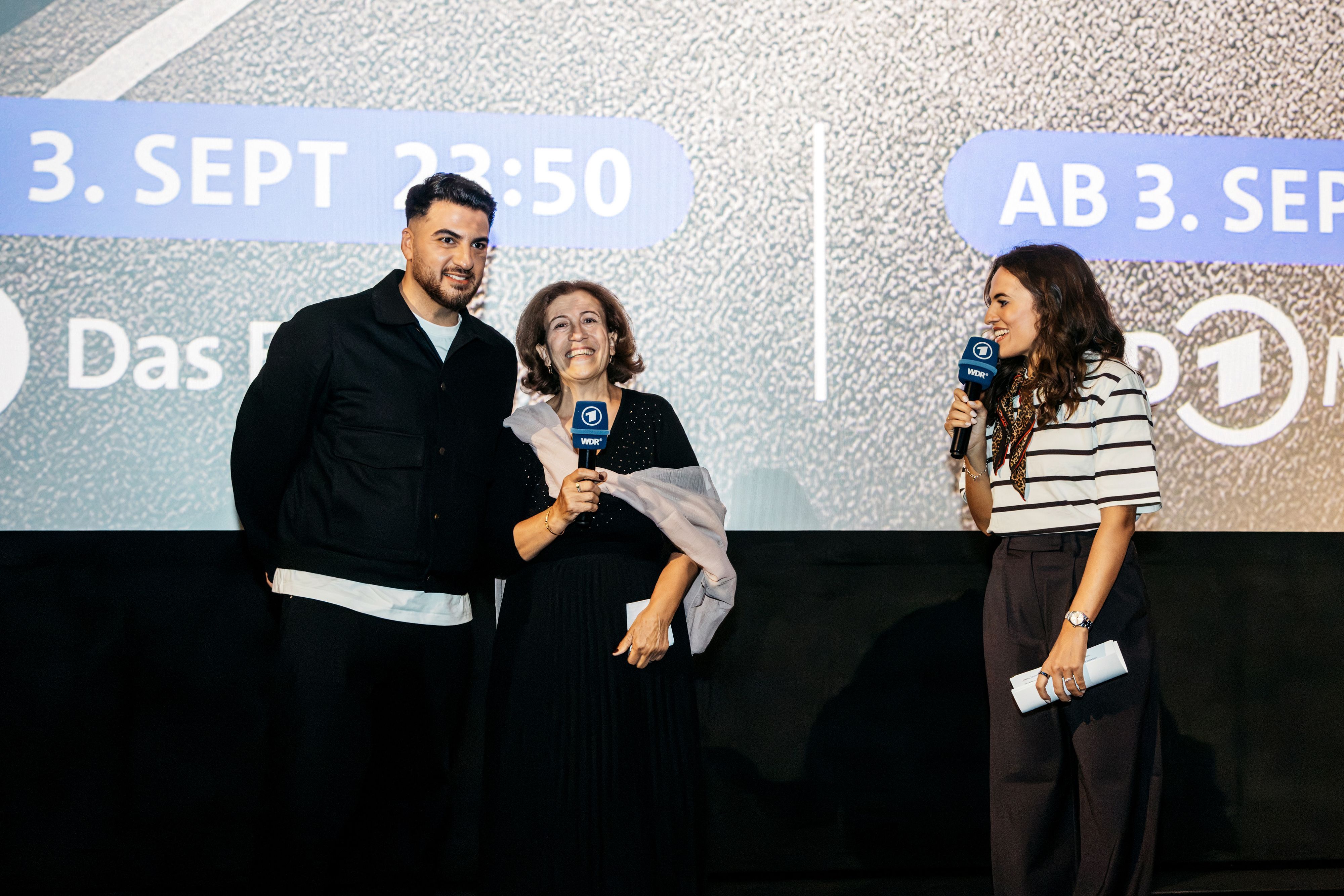 Tahsim Durgun und Tante Zeynep im Interview bei der Premiere von „Deutschland, ich küss dein Herz“ im Filmpalast.