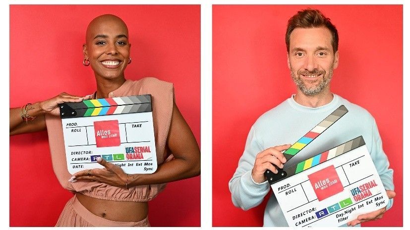 Sharon Battiste (l.) und Daniel Aßmann mit Filmklappe
