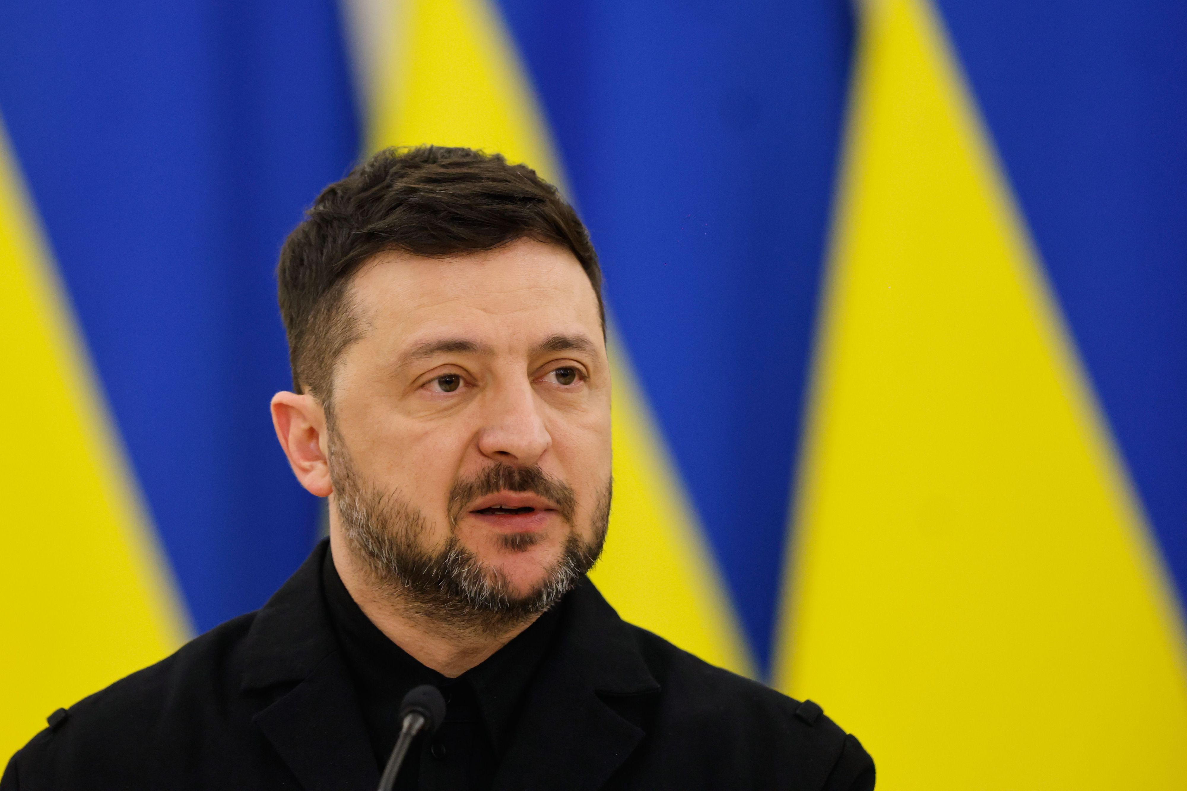 Der ukrainische Präsident Wolodymyr Selenskyj spricht während einer Pressekonferenz.