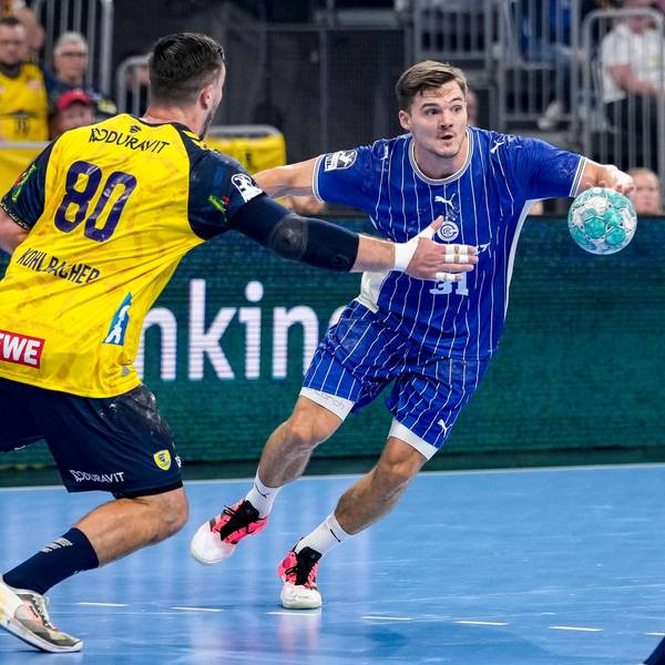 Zweikampf zwischen Löwe Jannik Kohlbacher und dem Gummersbacher Kay Smits.