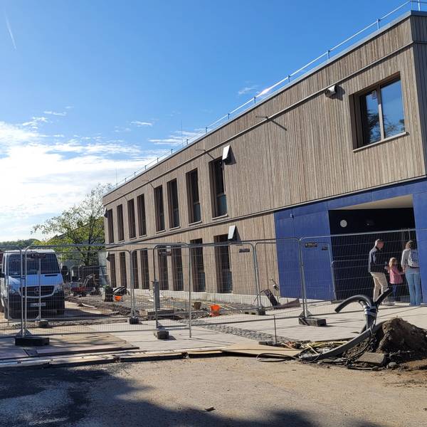 Das Foto zeigt den Erweiterungsbau am AMG