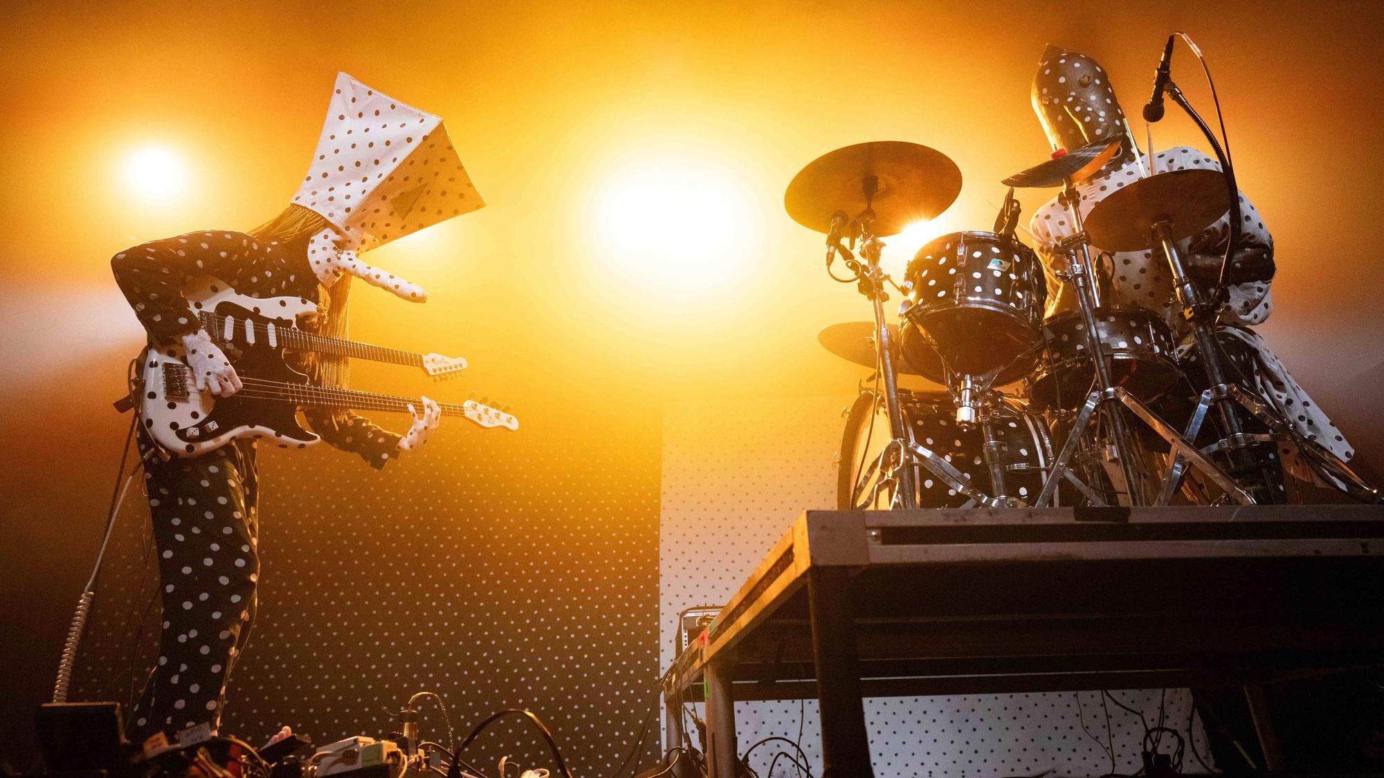 14. Juli 2026, Toronto, Ontario, Kanada: Das Rock-Duo Angine de Poitrine tritt am Dienstag, dem 14. Juli 2026, im Mod Club in Toronto auf.