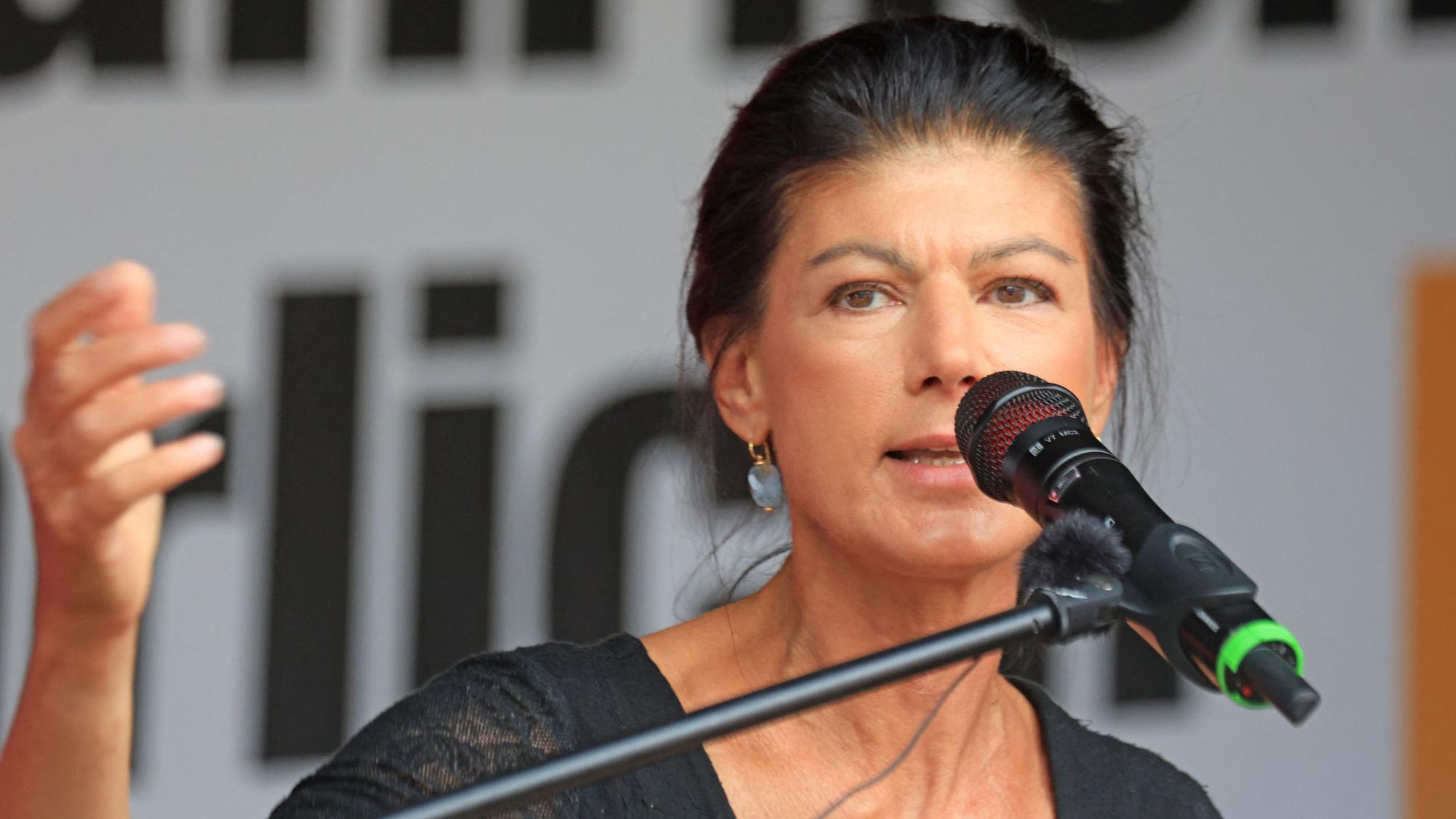 Sahra Wagenknecht, Gründerin und Bundesvorsitzende der Partei BSW, kritisiert die Maßnahmen der Bundesregierung gegen Russland.