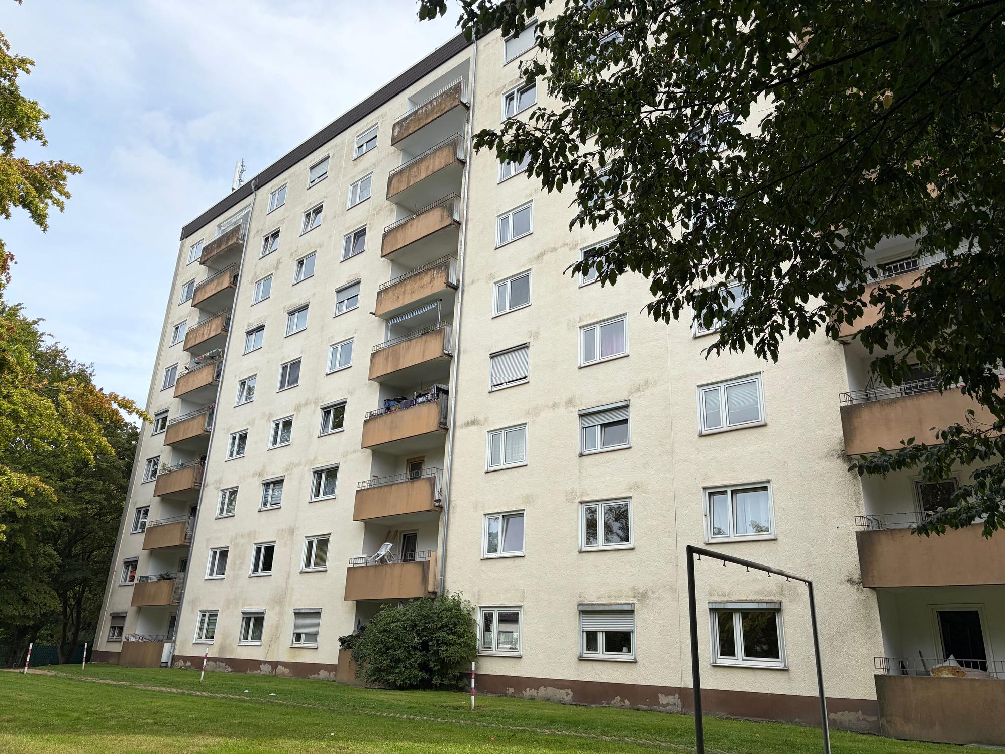 Am Mittwochmittag meldet die Stadt, dass das Treppenhaus und erste Wohnungen bald wieder zugänglich sein könnten.