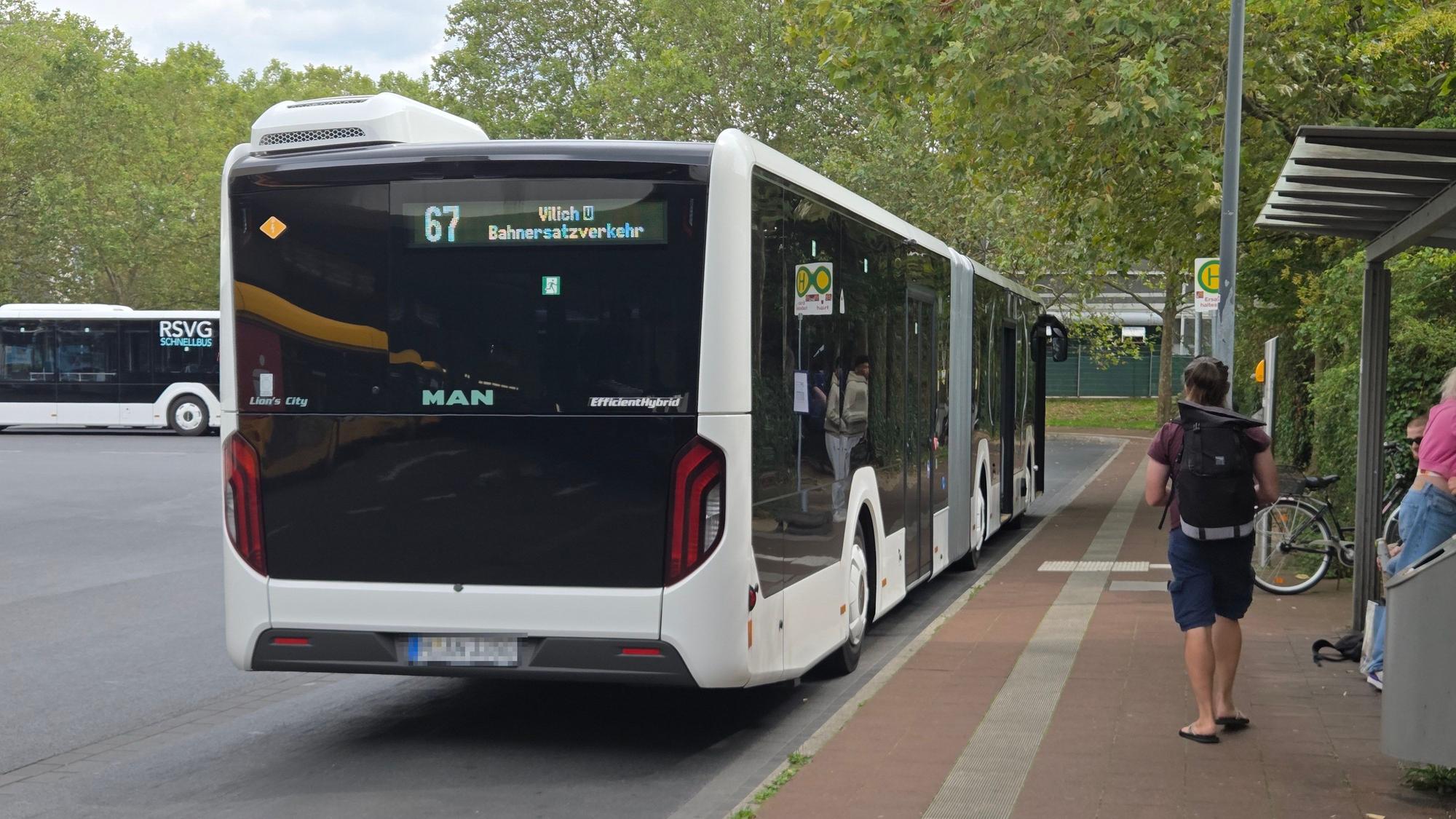 Wegen des Bonner Stadtbahnchaos fahren zwischen Siegburg und Bonn-Vilich vorerst Ersatzbusse anstatt der Stadtbahnlinie 66.