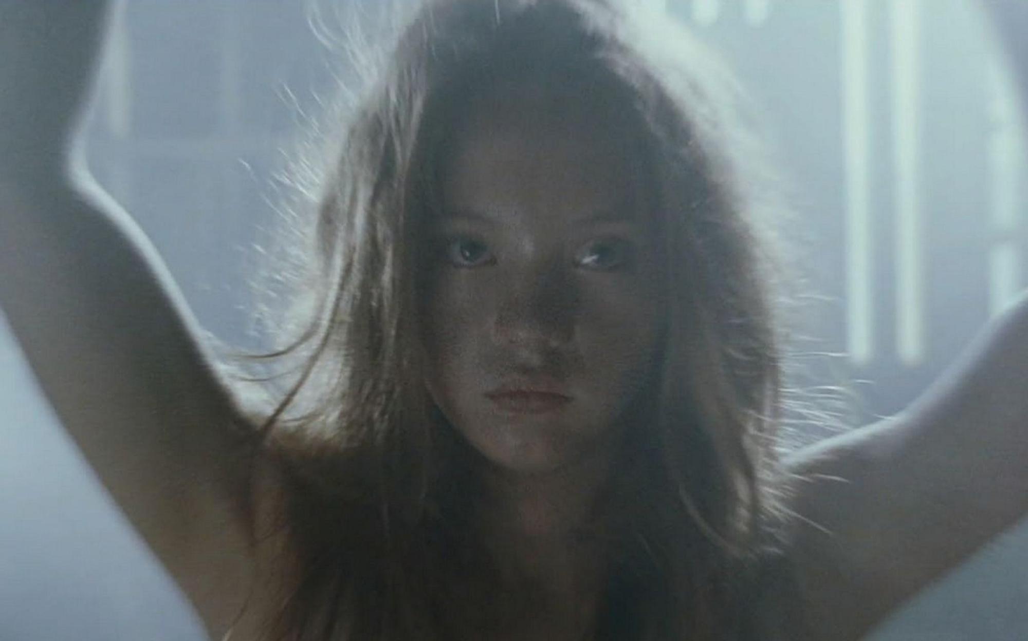 Im Horrorfilm „The Ward“ (Bild, 2010) von Regielegende John Carpenter spielte Sydney Sweeney eine kleine Rolle. (Bild: Concorde Filmverleih)
