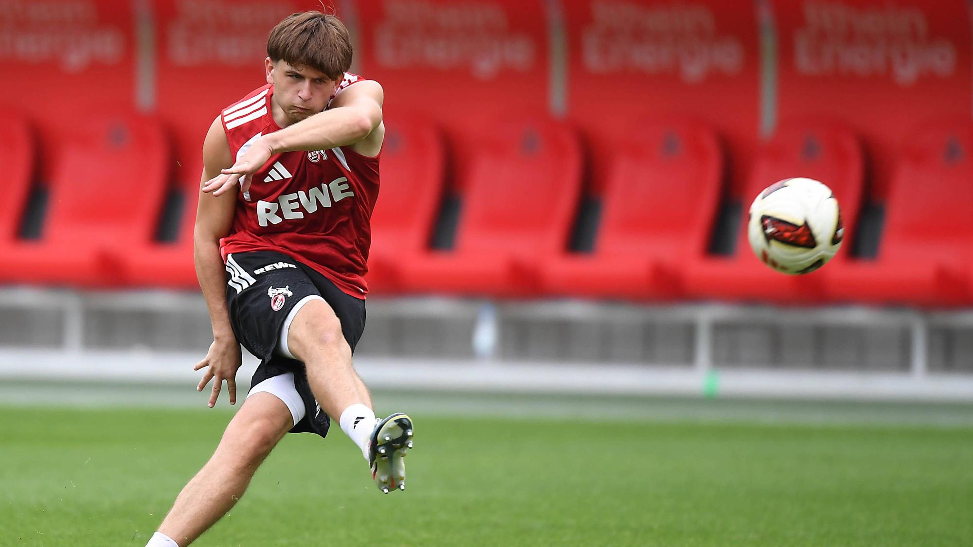 Mikey Moore am Donnerstag beim Abschlusstraining des 1. FC Köln im Franz-Kremer-Stadion