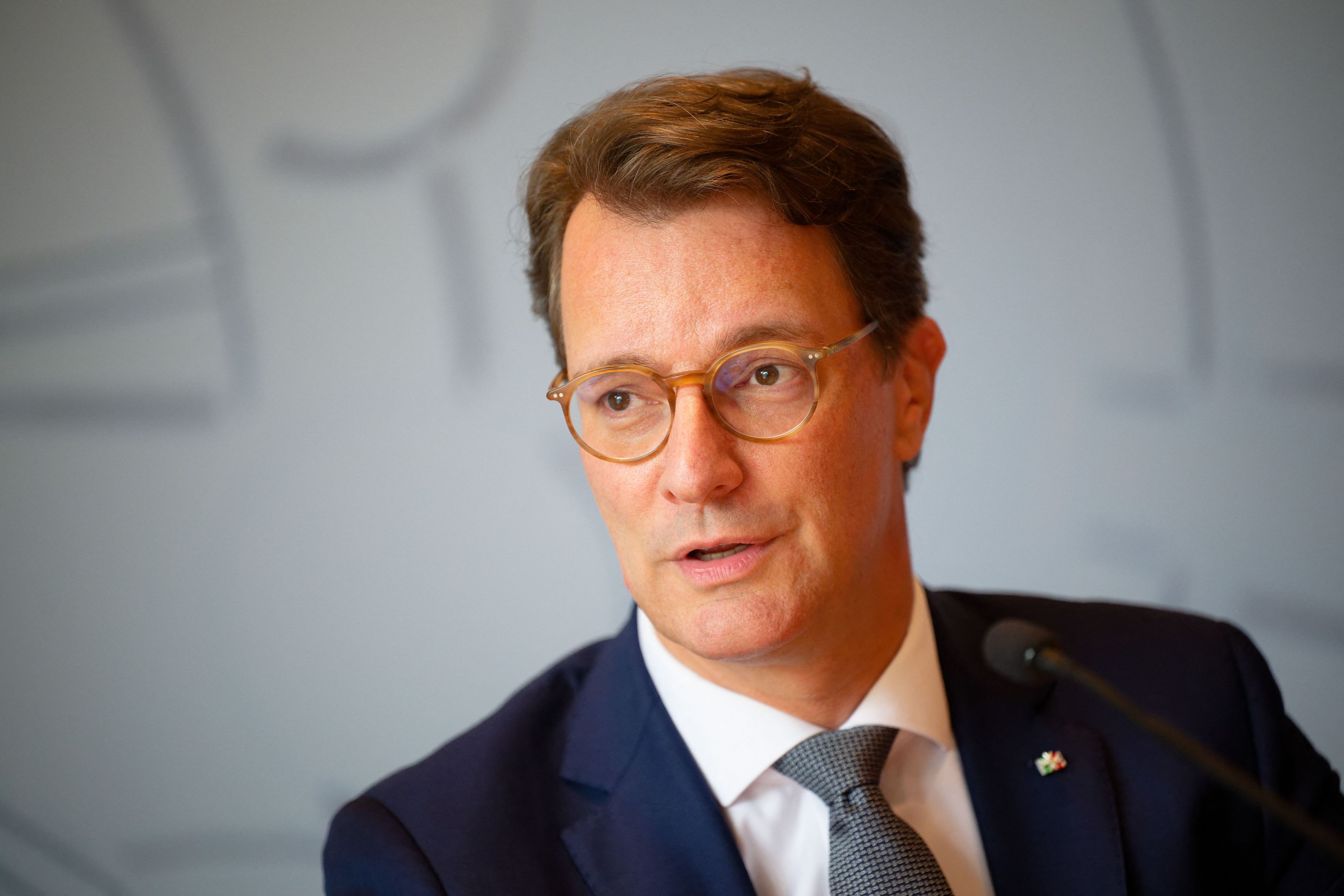 Hendrik Wüst (CDU), Ministerpräsident von Nordrhein-Westfalen, spricht bei einer Pressekonferenz zur Landespolitik. (Archivbild)