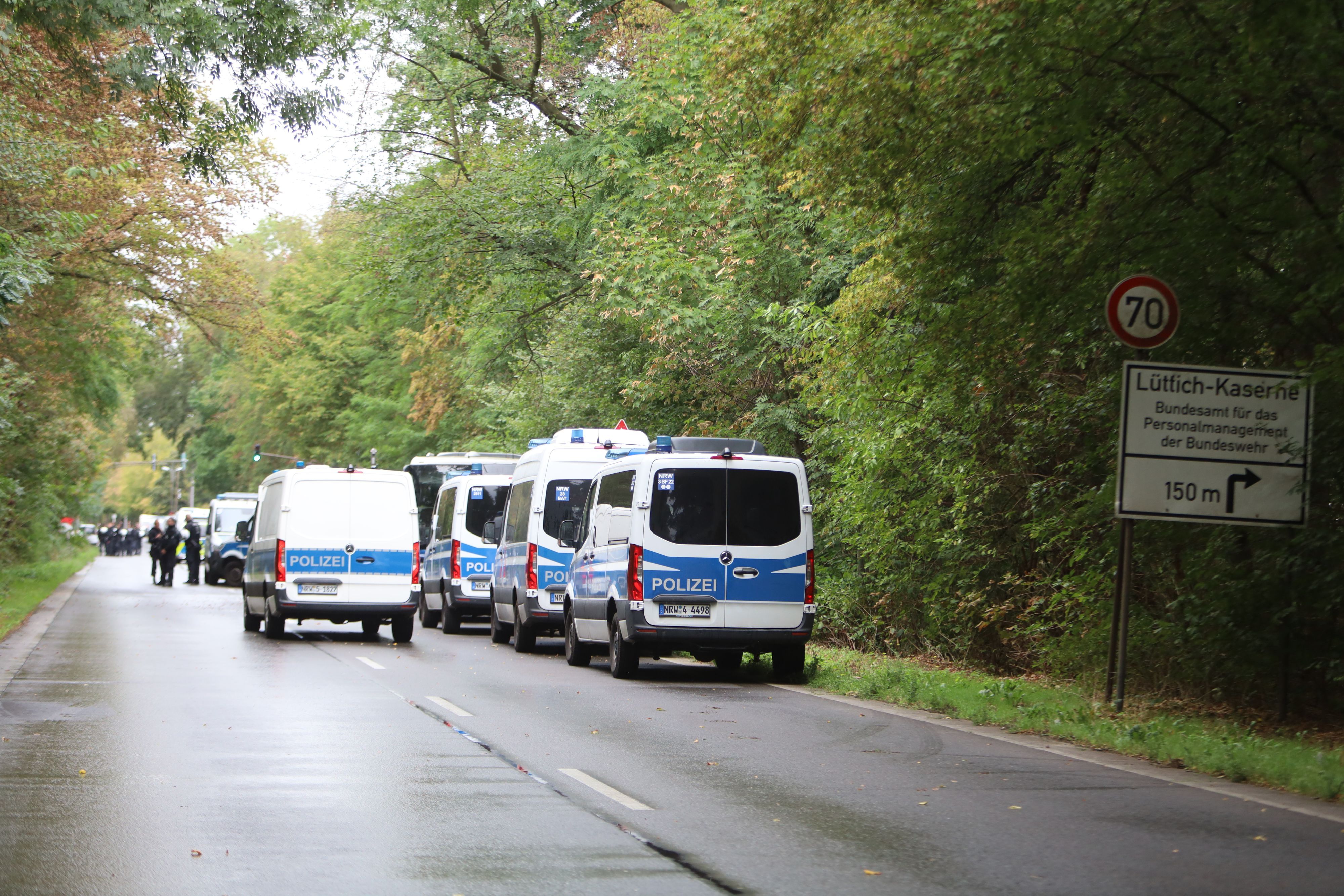 Der Militärring in Longerich ist seit etwa 9 Uhr am Donnerstag wegen einer Blockadeaktion von „Rheinmetall entwaffnen“ an der Lüttich-Kaserne gesperrt.