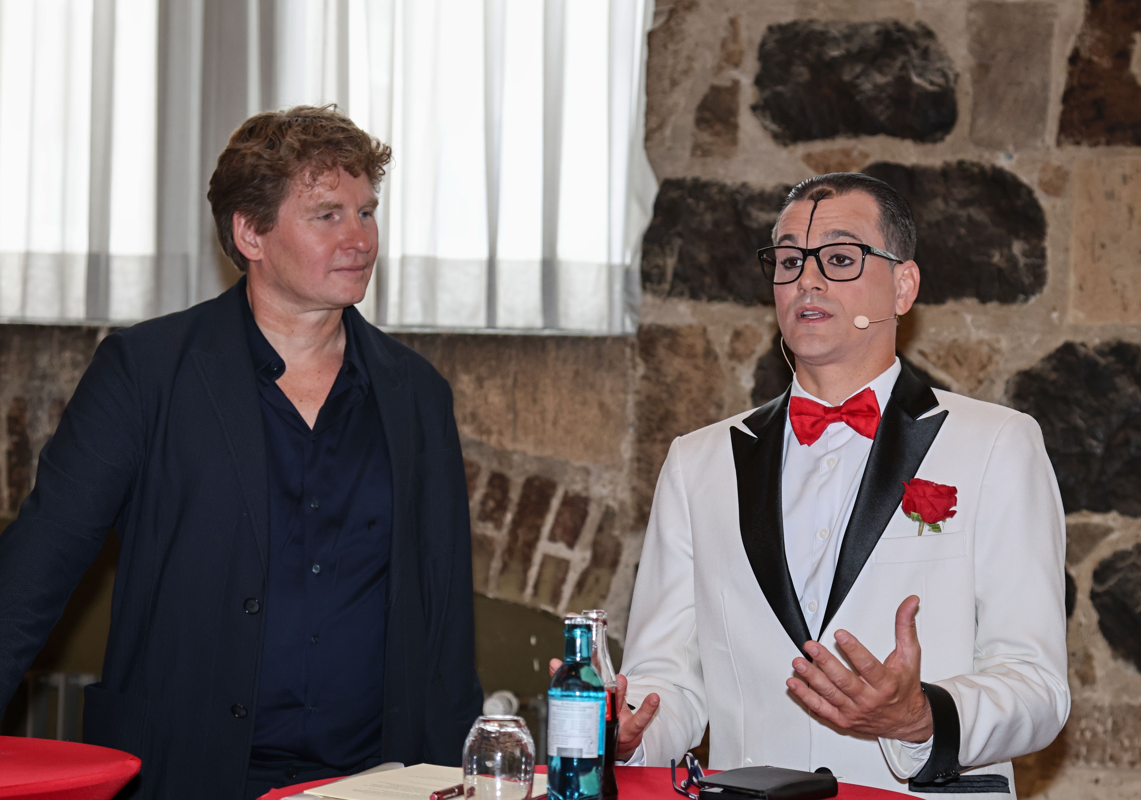 Entertainer César Dias spricht mit Ilja Smitt.