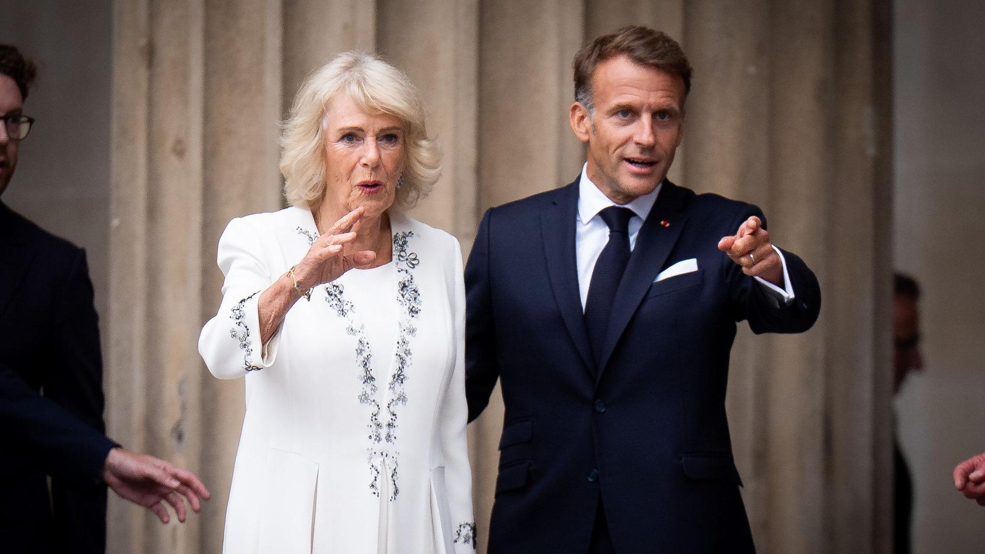 Königin Camilla und der französische Präsident Emmanuel Macron treffen ein, um die Ausstellung zum Wandteppich von Bayeux im British Museum zu besuchen.