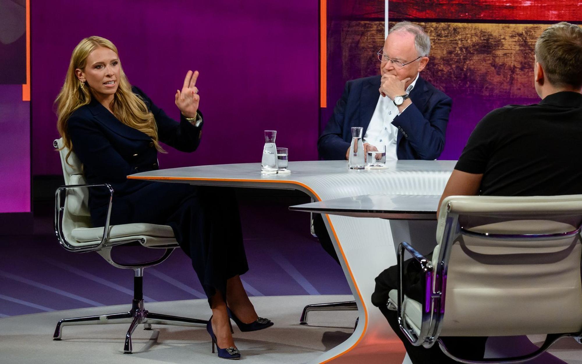 Journalistin Nena Brockhaus (“Welt TV“) bekam für ihren Vorschlag, dass die CDU mit der AfD koalieren oder zumindest reden solle, viel Gegenwind. (Bild: ZDF/Svea Pietschmann )