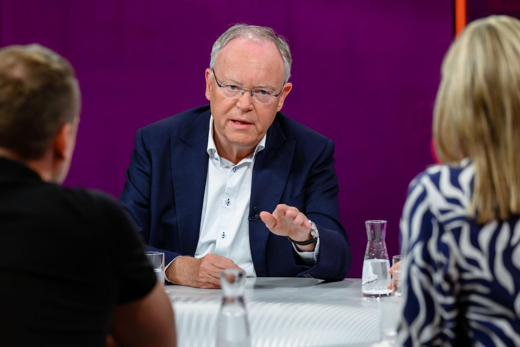 „Die AfD emotionalisiert ohne Ende. Aber auch die älteren Parteien müssen wieder Leidenschaft vermitteln. Politik muss empathisch sein“, erklärte SPD-Politiker Stephan Weil. (Bild: ZDF/Svea Pietschmann )