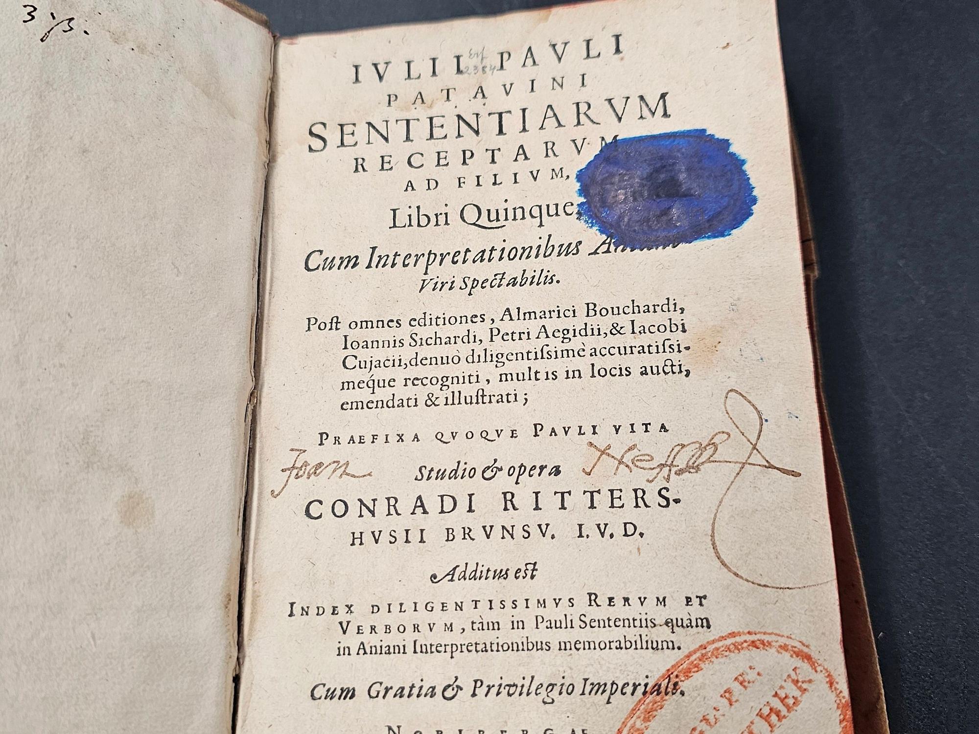 Der Band „Pauli Sententiae“ ist nach mehr als 80 Jahren in einem Sozialkaufhaus gefunden worden.