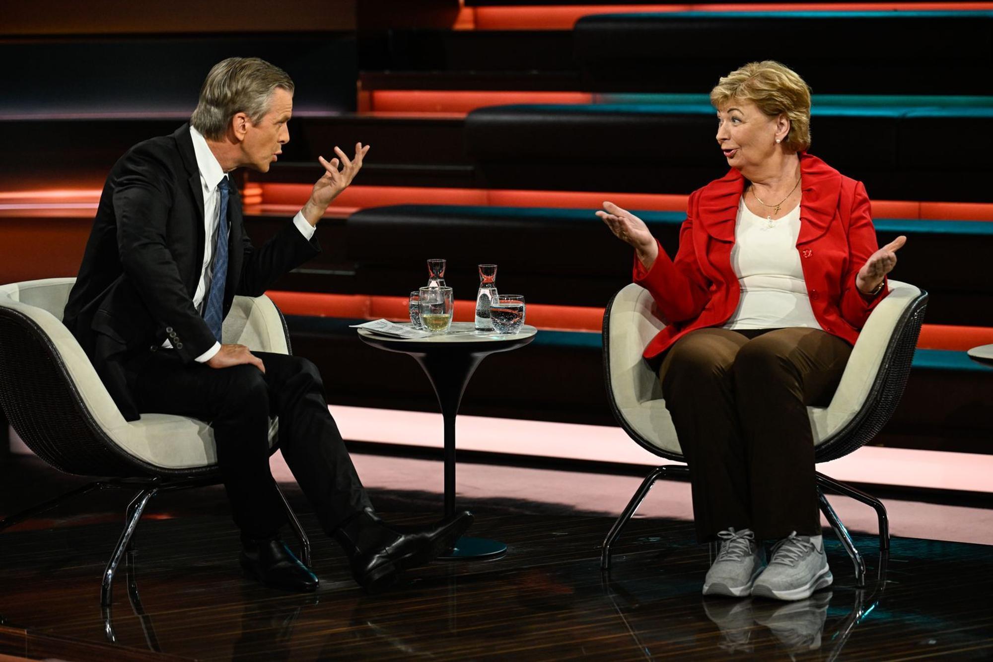CDU-Politikerin Martina Schweinsburg hat eine klare Meinung zur Brandmauer: Sie bezeichnete sie bei „Markus Lanz“ als „bekloppt“. (Bild: ZDF / Markus Hertrich)