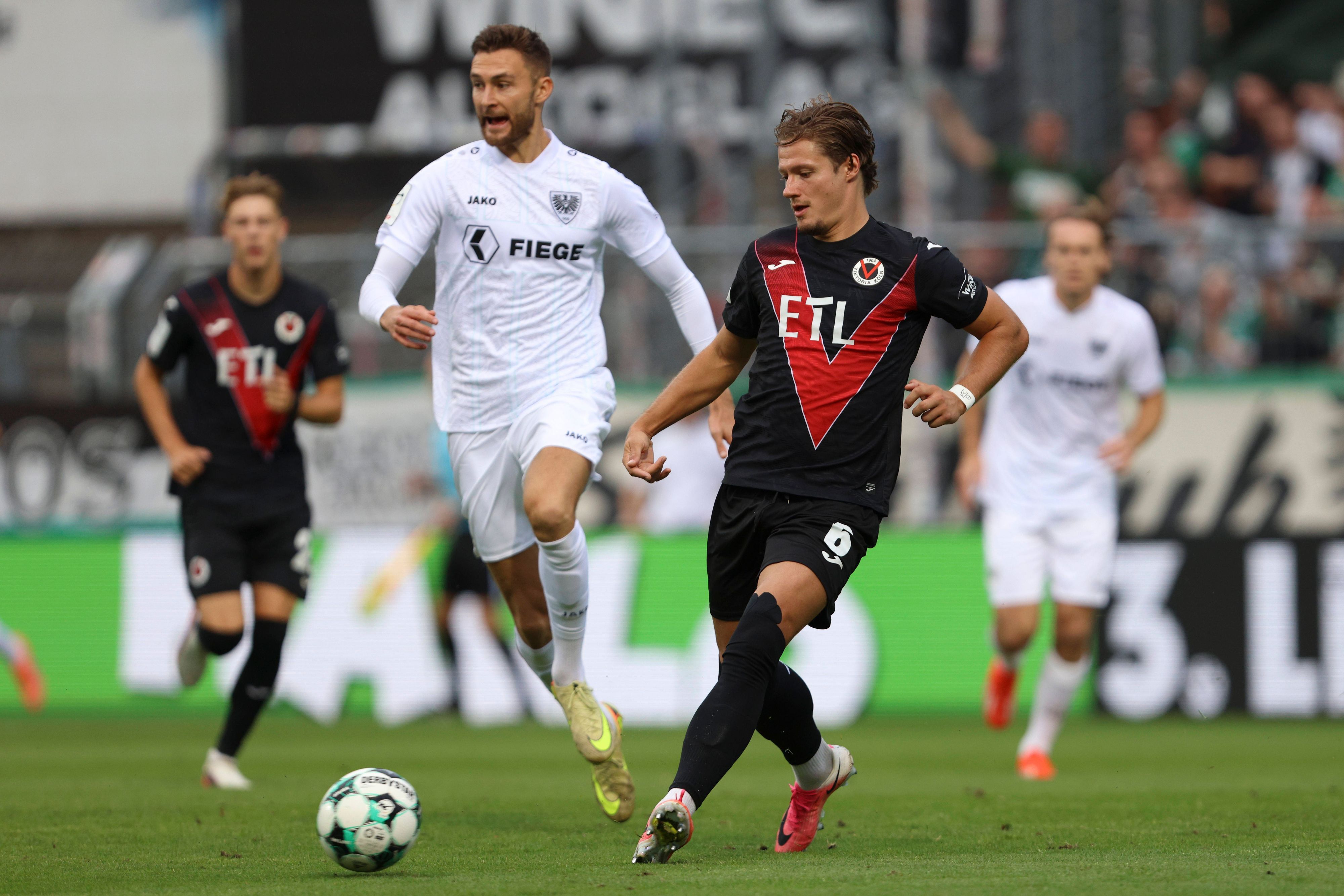 Tobias Eisenhuth FC Viktoria Koeln in Aktion, am Ball, Einzelaktion waehrend des Spiels der 3. Liga zwischen Viktoria Koeln und Preussen Muenster, Sportpark Hoehenberg am 30. August 2026 in Koeln, Deutschland. Foto von Oliver Kaelke/DeFodi Images  Tobias Eisenhuth FC Viktoria Koeln controls the ball during the 3. Liga match between Viktoria Koeln and Preussen Muenster at Sportpark Hoehenberg on August 30, 2026 in Cologne, Germany. Photo by Oliver Kaelke/DeFodi Images DFB / DFL REGULATIONS PROHIBIT ANY USE OF PHOTOGRAPHS AS IMAGE SEQUENCES AND/OR QUASI-VIDEO. Photo by Oliver Kaelke/DeFodi Images - *** Tobias Eisenhuth of FC Viktoria Koeln in action, on the ball, making a solo run during the 3. Liga match between Viktoria Koeln and Preussen Muenster at Sportpark Hoehenberg on August 30, 2026, in Cologne, Germany. Photo by Oliver Kaelke, DeFodi Images. Tobias Eisenhuth of FC Viktoria Cologne controls the ball during the 3. Liga match between Viktoria Cologne and Preussen Münster at Sportpark Höhenberg on August 30, 2026 in Cologne, Germany Photo by Oliver Kaelke, DeFodi Images DFB and DFL regulations prohibit any use of photographs as image sequences and/or quasi-video Photo by Oliver Kaelke, DeFodi Images